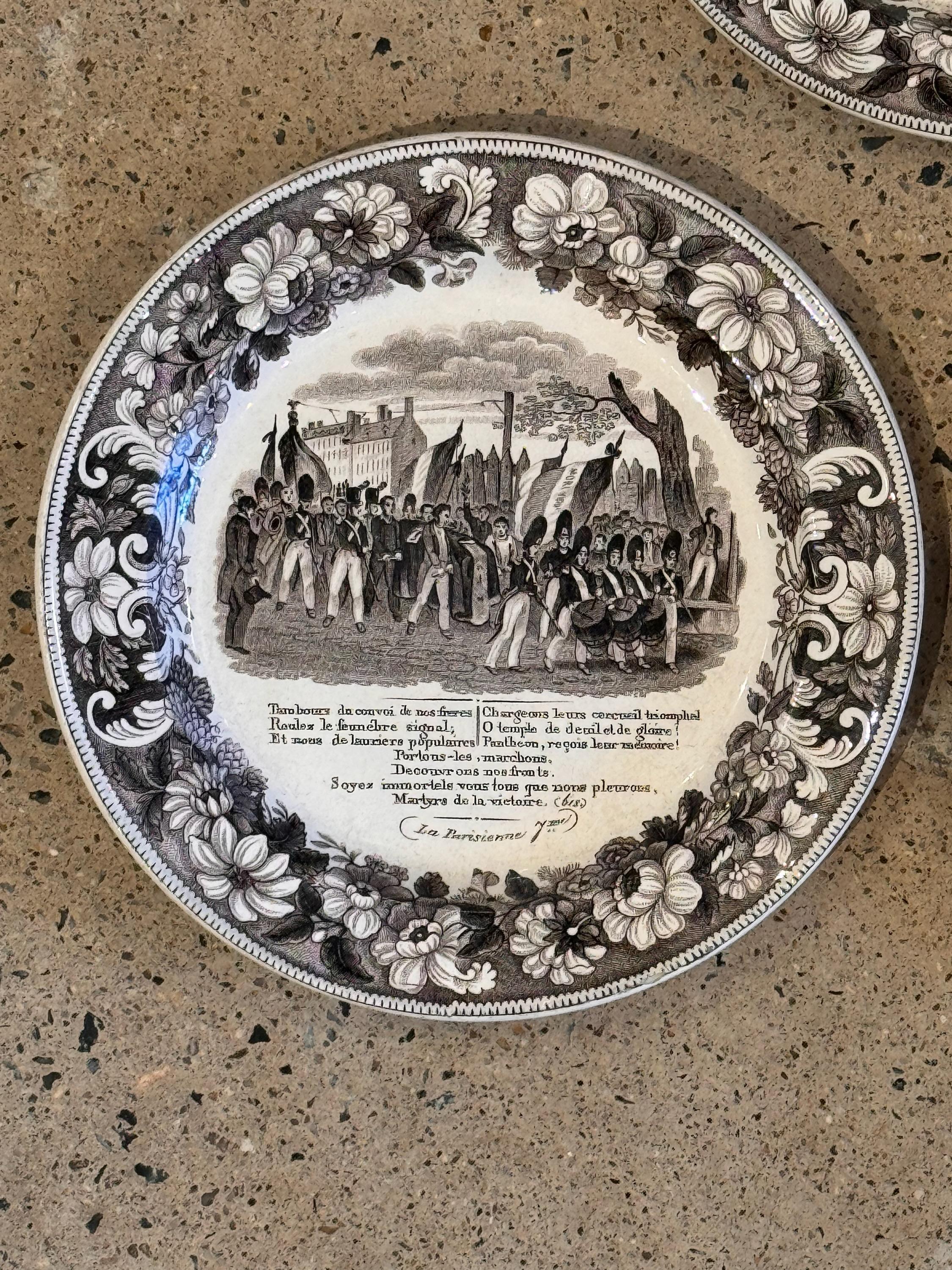 Français Ensemble de cinq assiettes en faïence du 19ème siècle en vente