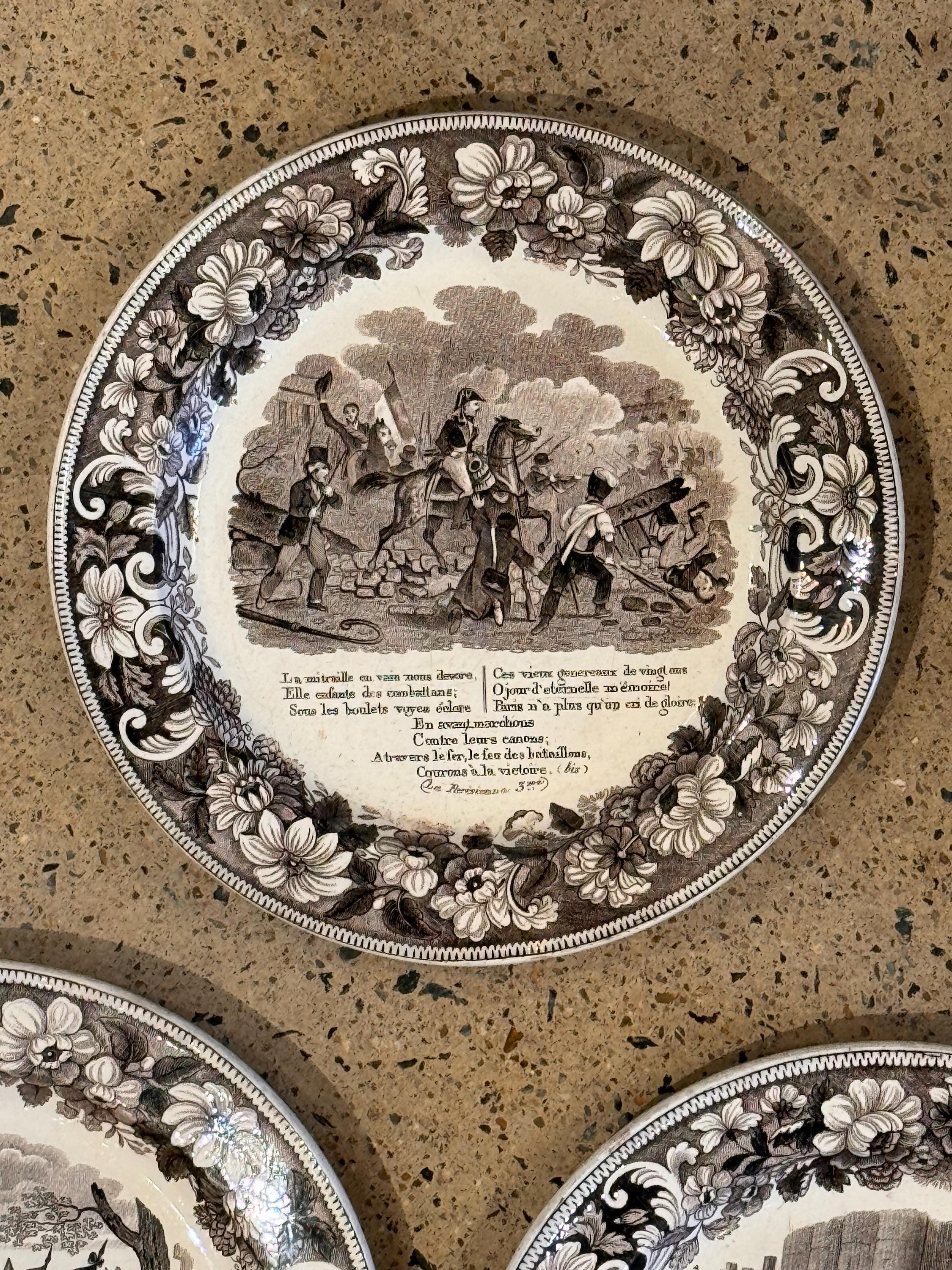 Céramique Ensemble de cinq assiettes en faïence du 19ème siècle en vente