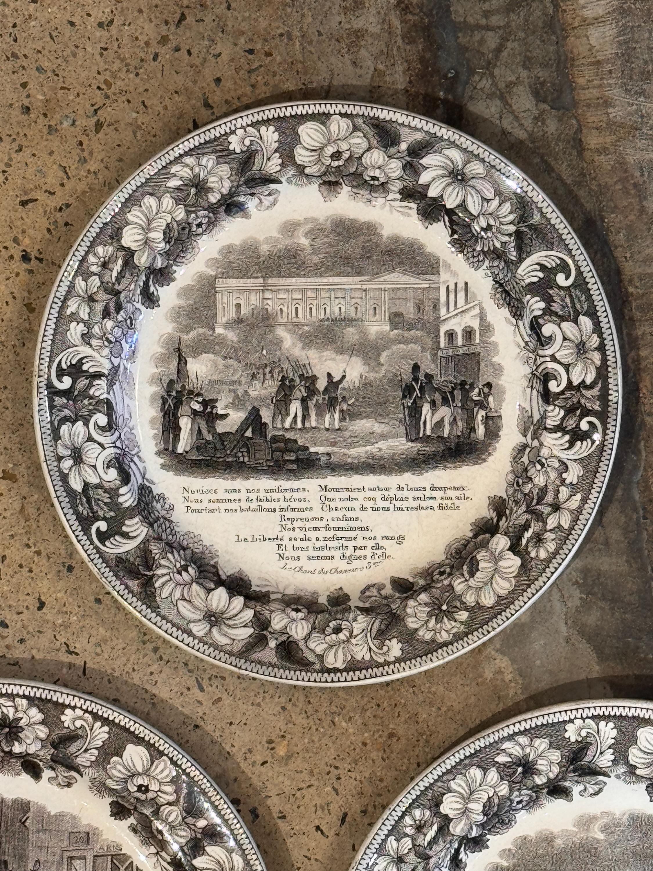 Ensemble de cinq assiettes en faïence du 19ème siècle en vente 1