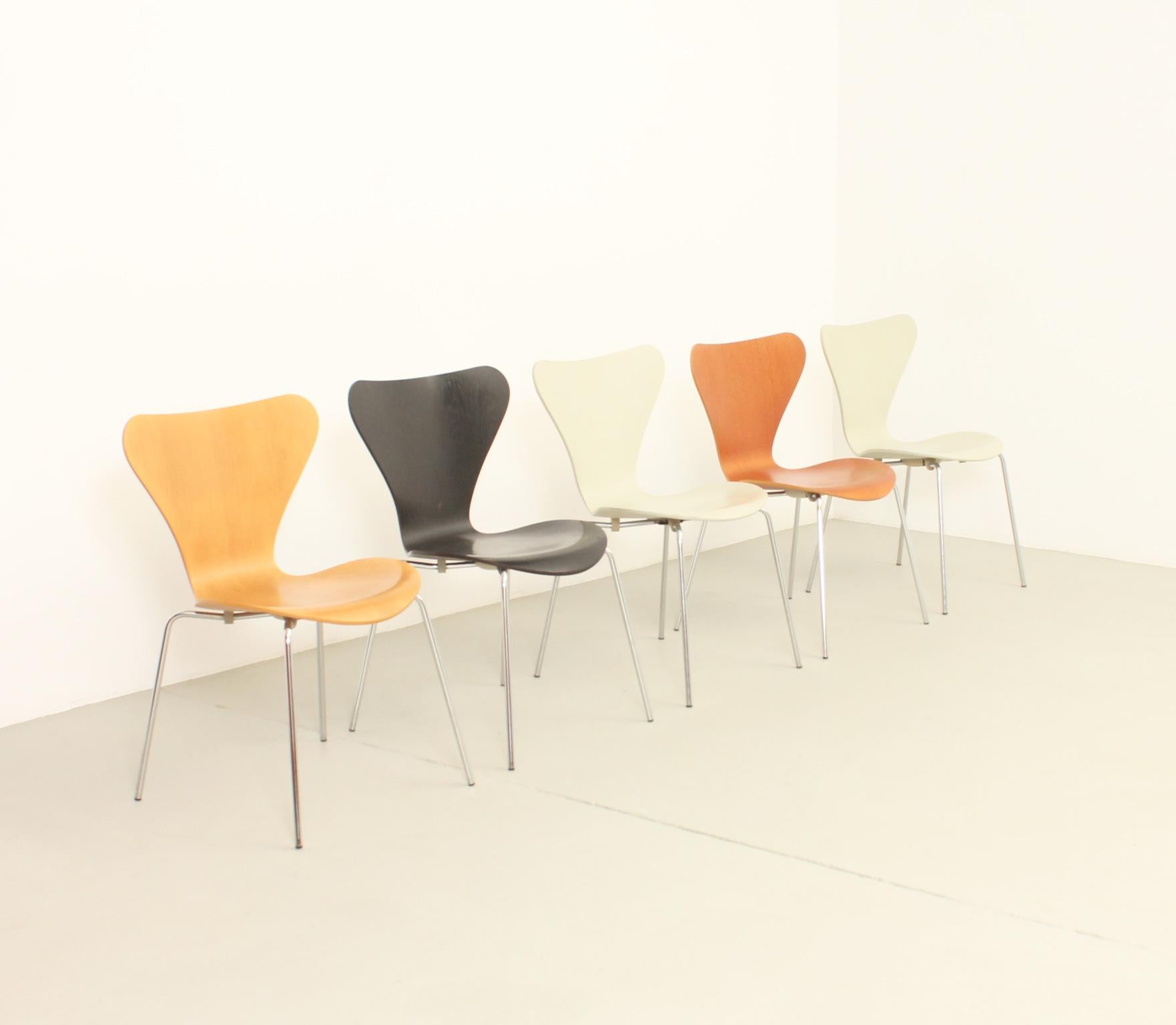 Danish Set of Five 3107 Chairs by Arne Jacobsen for Fritz Hansen