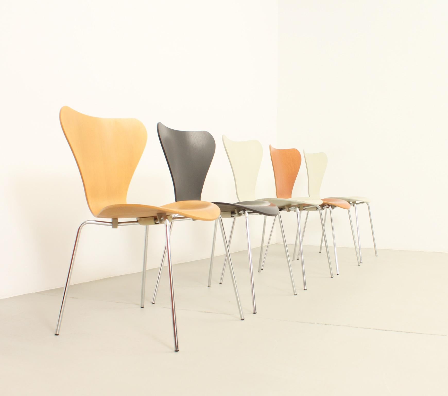 Set of Five 3107 Chairs by Arne Jacobsen for Fritz Hansen 1