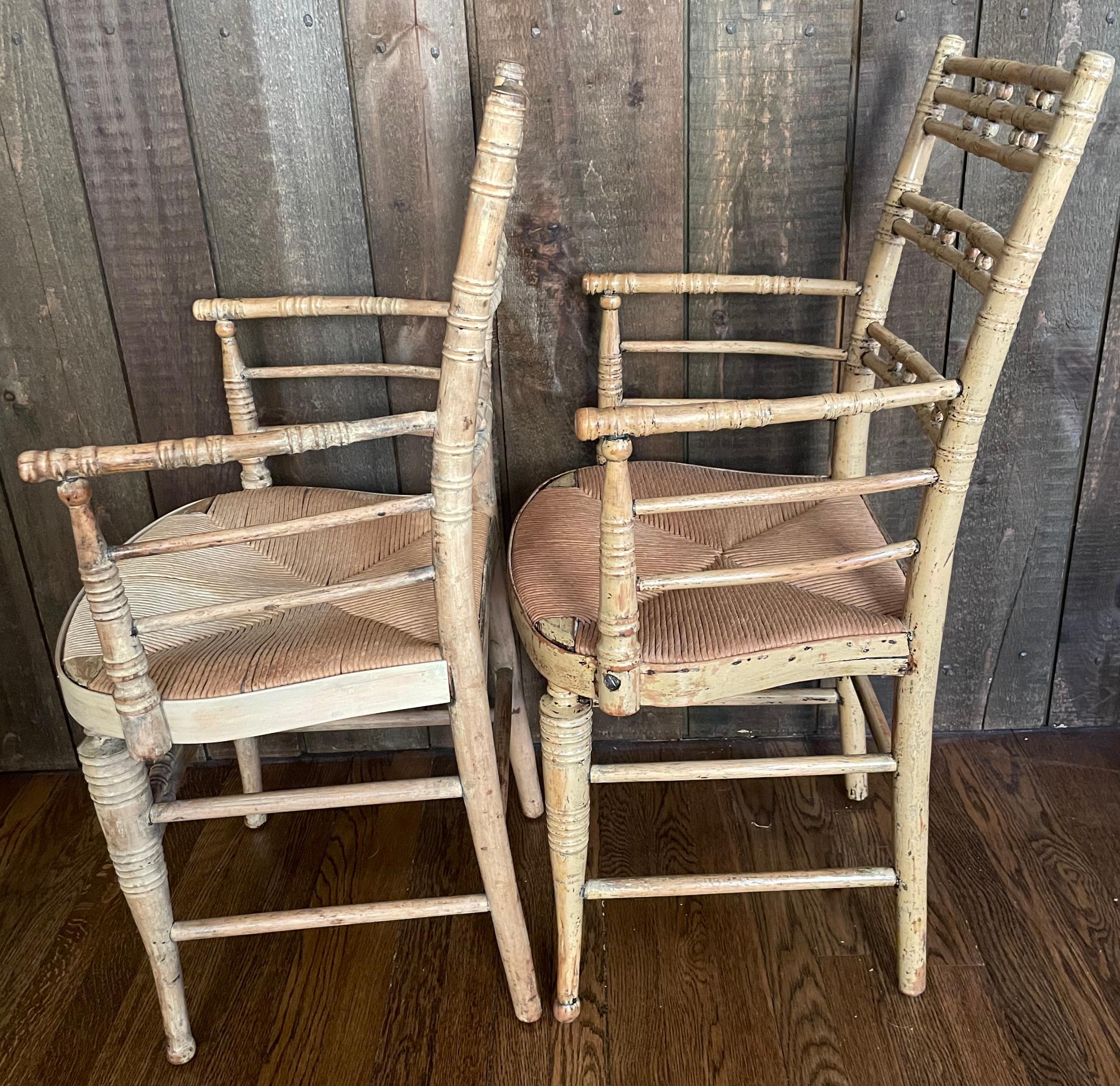 Américain Ensemble de cinq chaises américaines en jonc de bois tourné   en vente