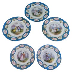 Set di cinque piatti antichi del XIX secolo in stile francese Sèvres con fiori blu celestia