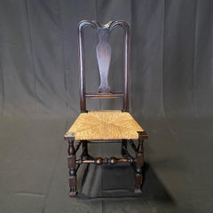 Satz von fünf antiken Queen Anne Ebenholz Binsen Sitz Dining Side Chairs