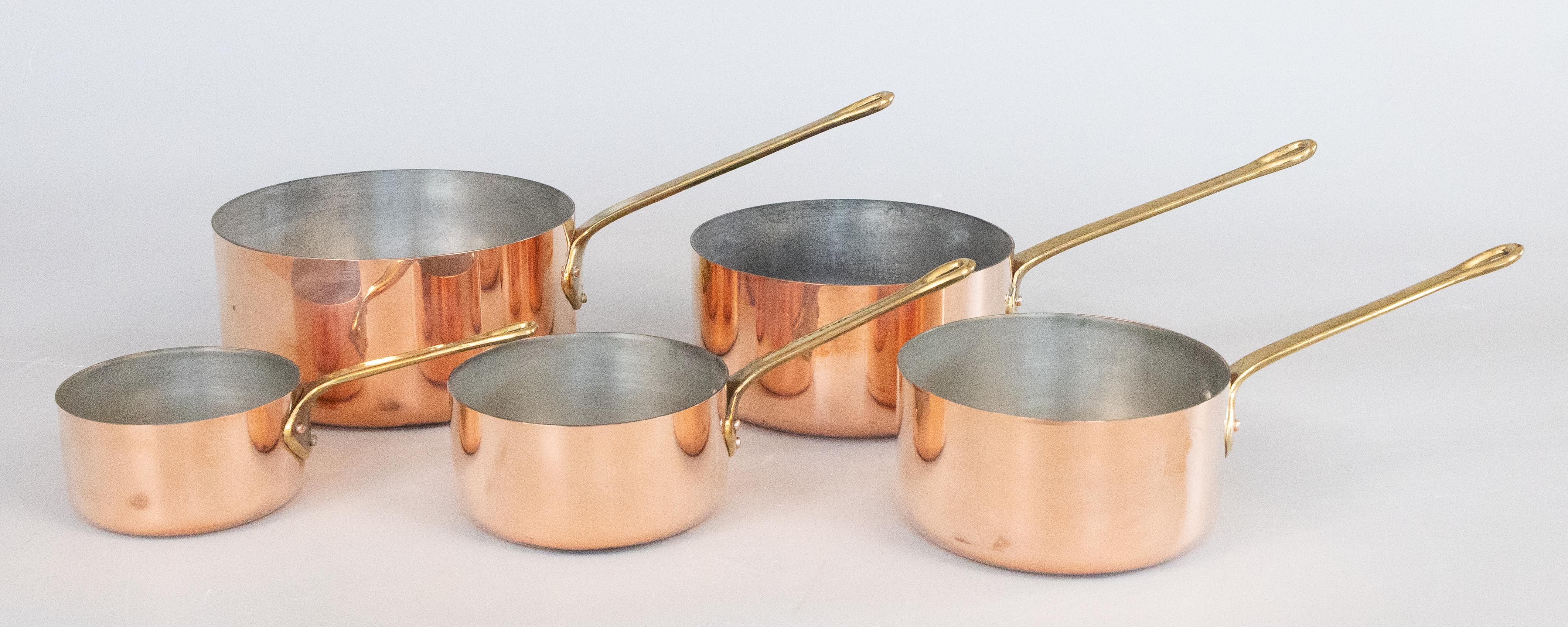 Set di cinque pentole in rame e ottone di Antique French in vendita 2