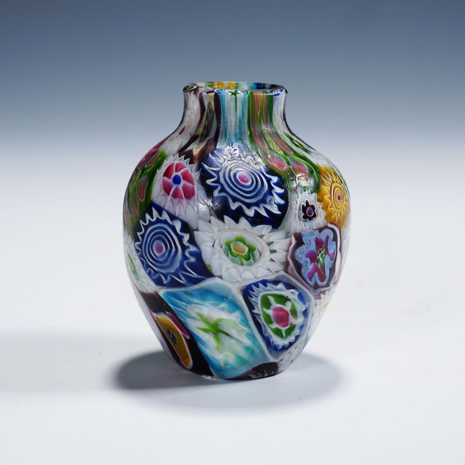 Verre d'art Ensemble de cinq vases Murrine anciens de Fratelli Toso, Murano en vente