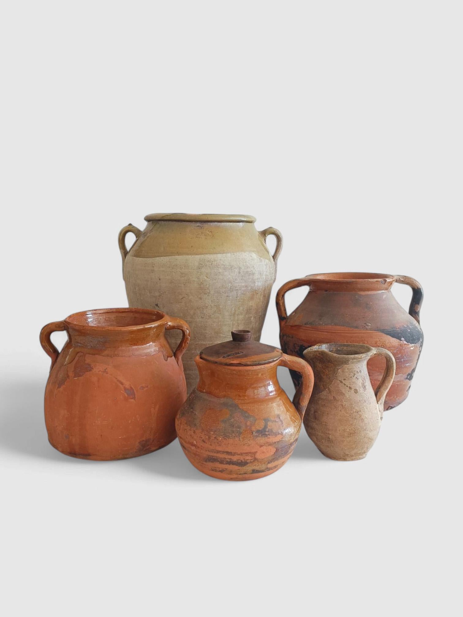 Smaltato Antico set di 5 pezzi di ceramica rustica spagnola, fine XIX-inizio XX secolo. in vendita