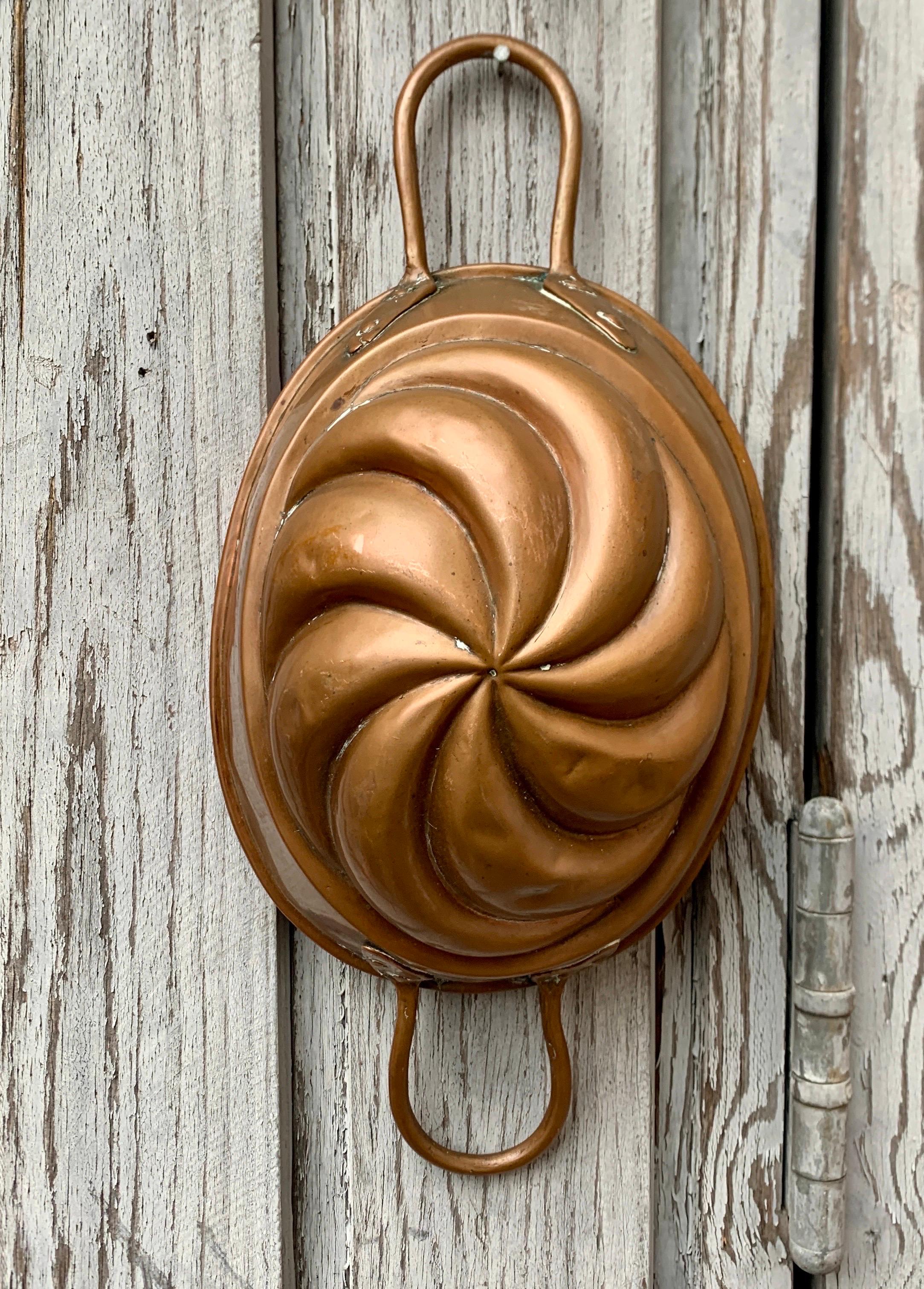 Juego de cinco moldes suecos antiguos de cobre para tartas en venta 2