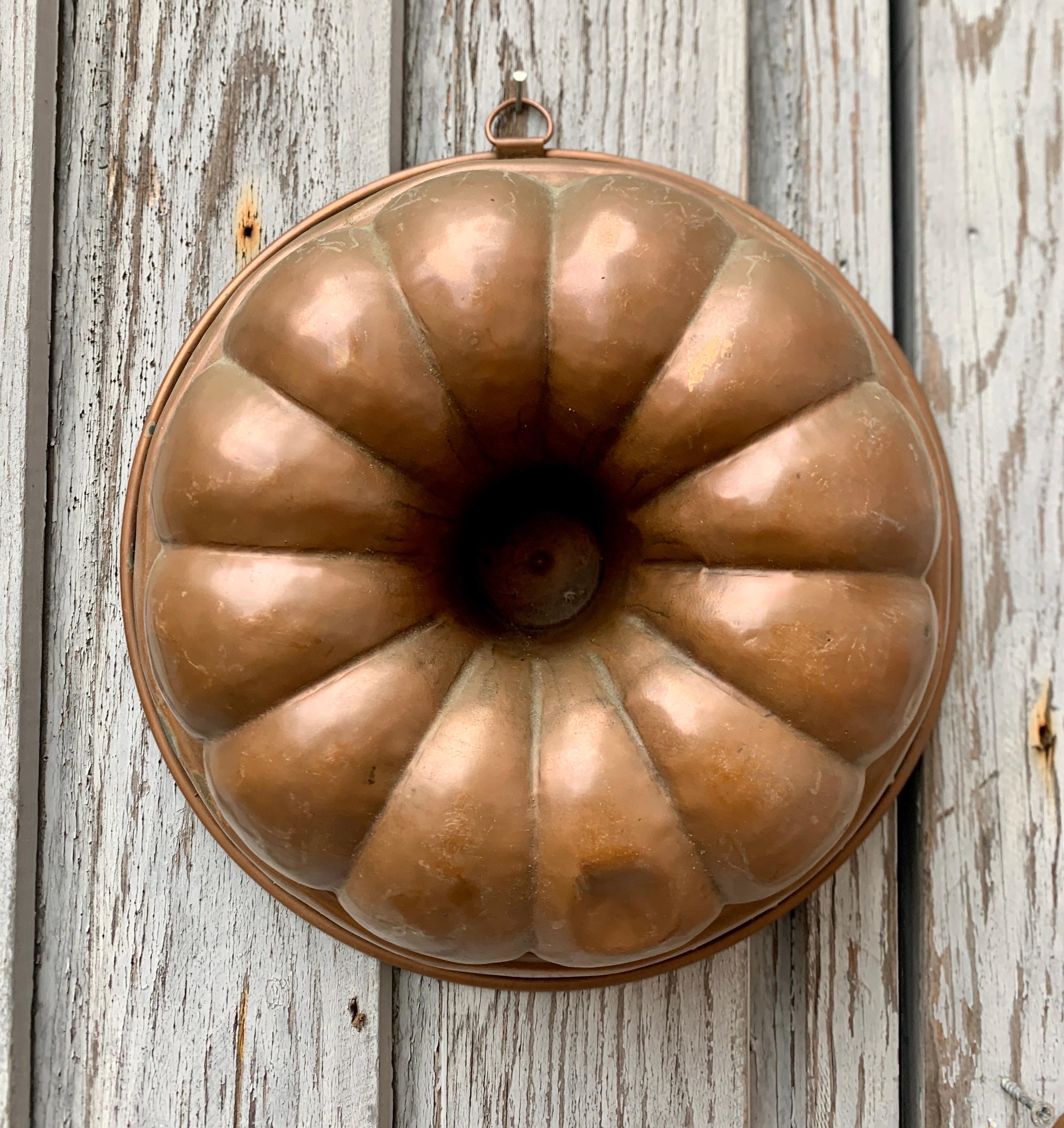 Juego de cinco moldes suecos antiguos de cobre para tartas en venta 3
