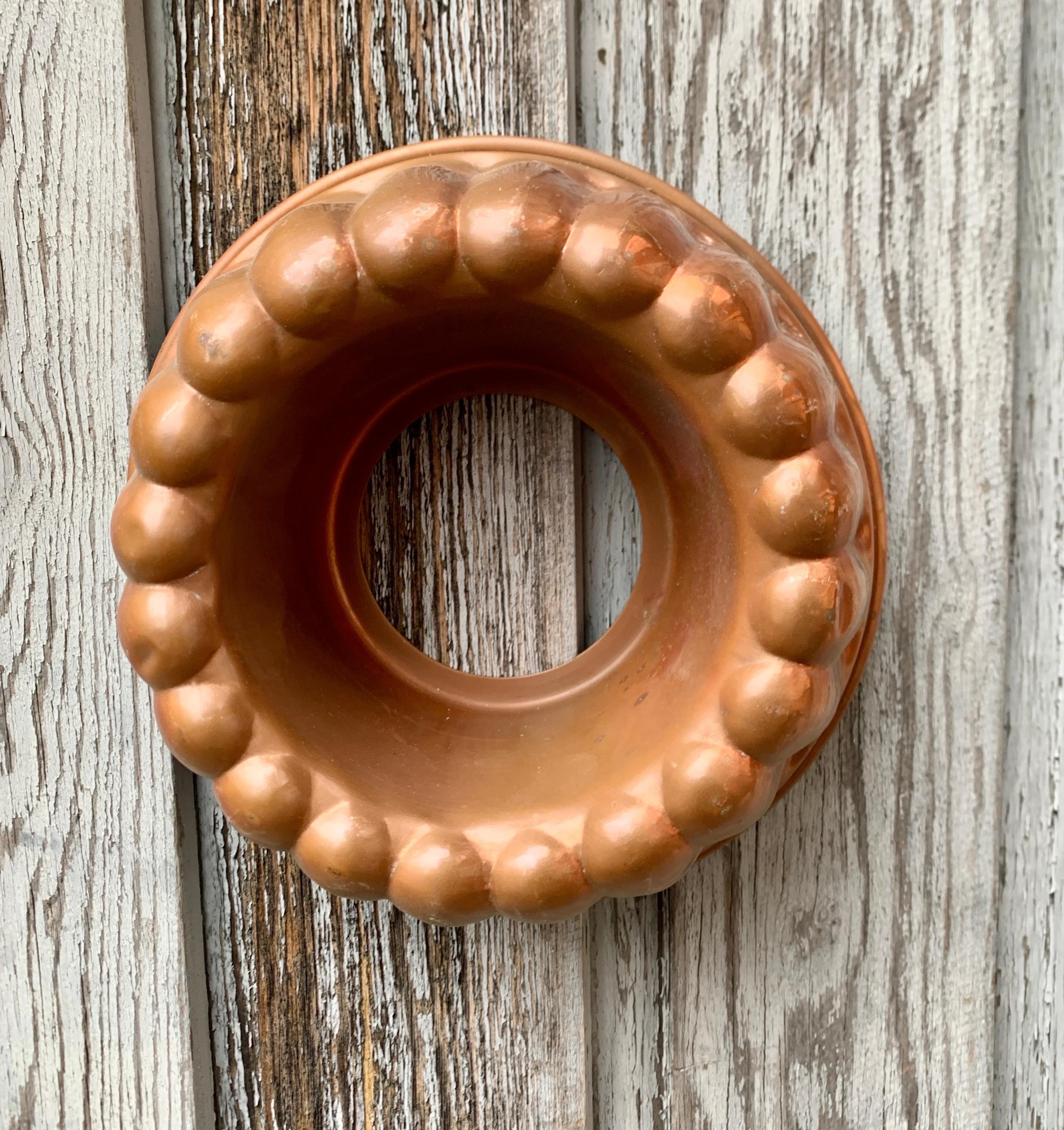 Juego de cinco moldes suecos antiguos de cobre para tartas Hecho a mano en venta