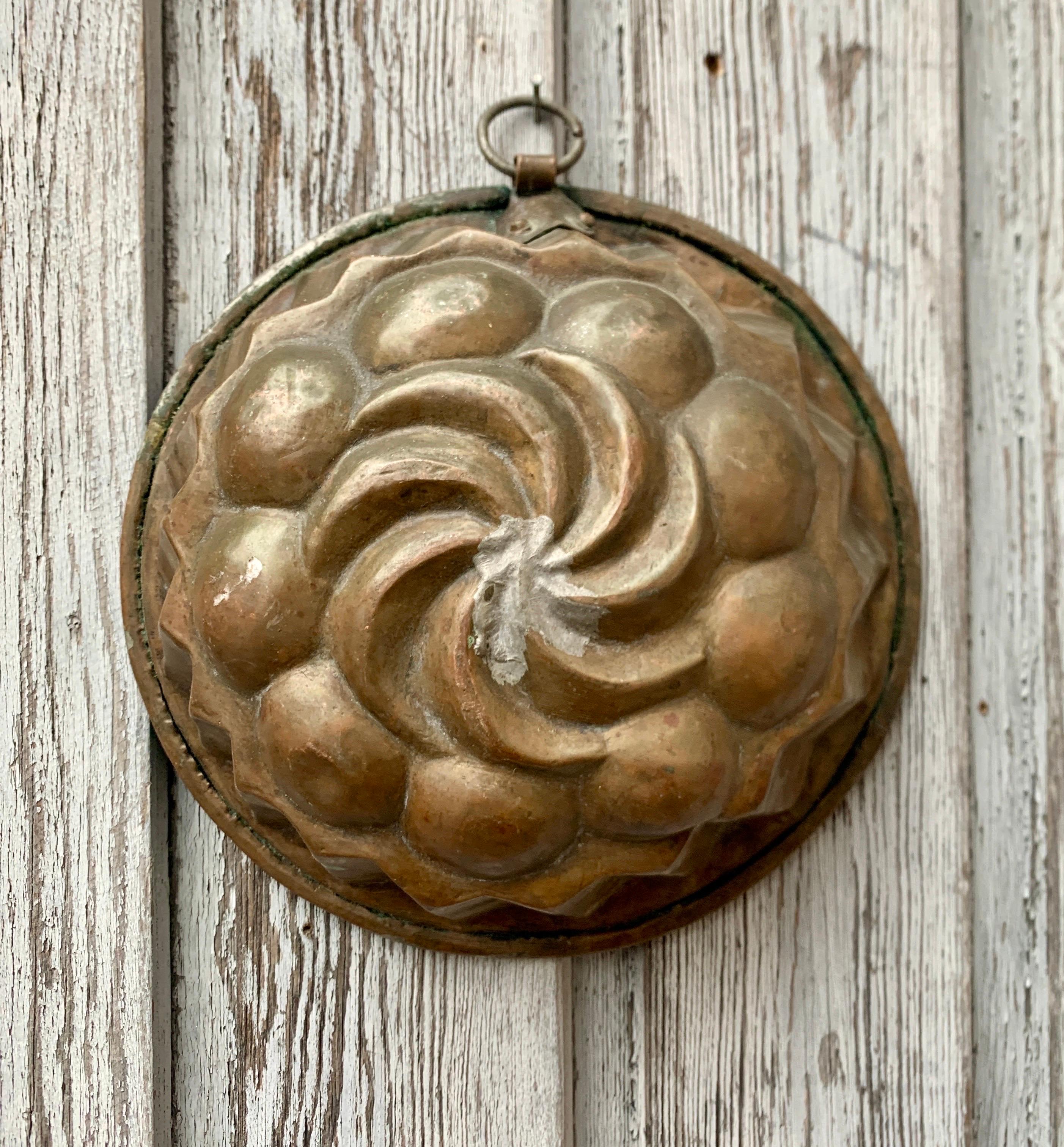 Juego de cinco moldes suecos antiguos de cobre para tartas en venta 1