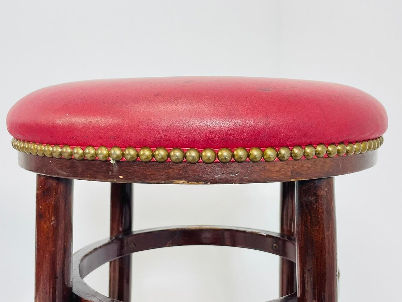 Naugahyde Ensemble de cinq tabourets de bar de Michael Thonet pour Thonet Furniture, États-Unis, années 1960 en vente