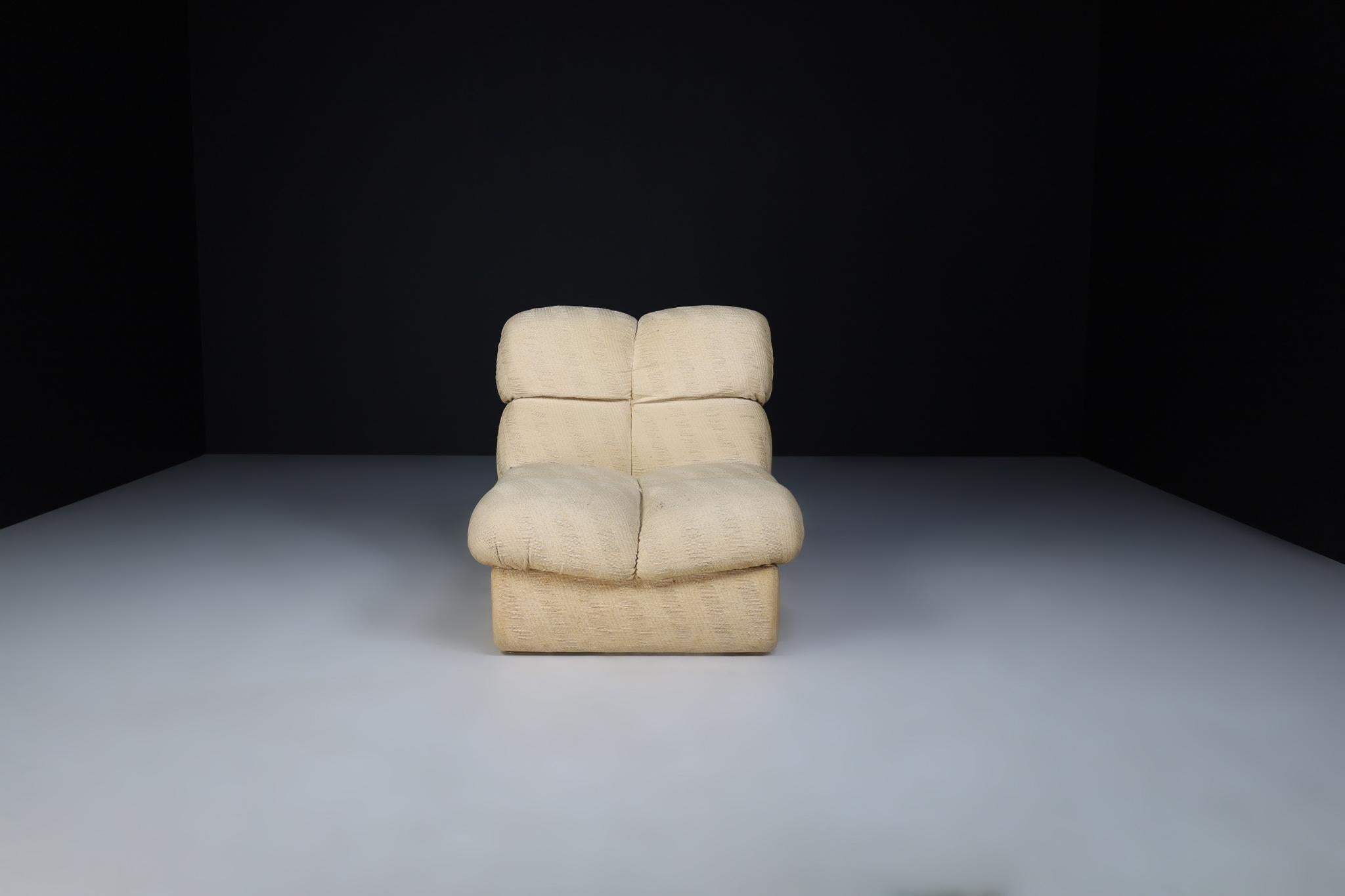 Set of Five Beige Fabric Mid Century Lounge Chairs, Italy 1970 For Sale 1