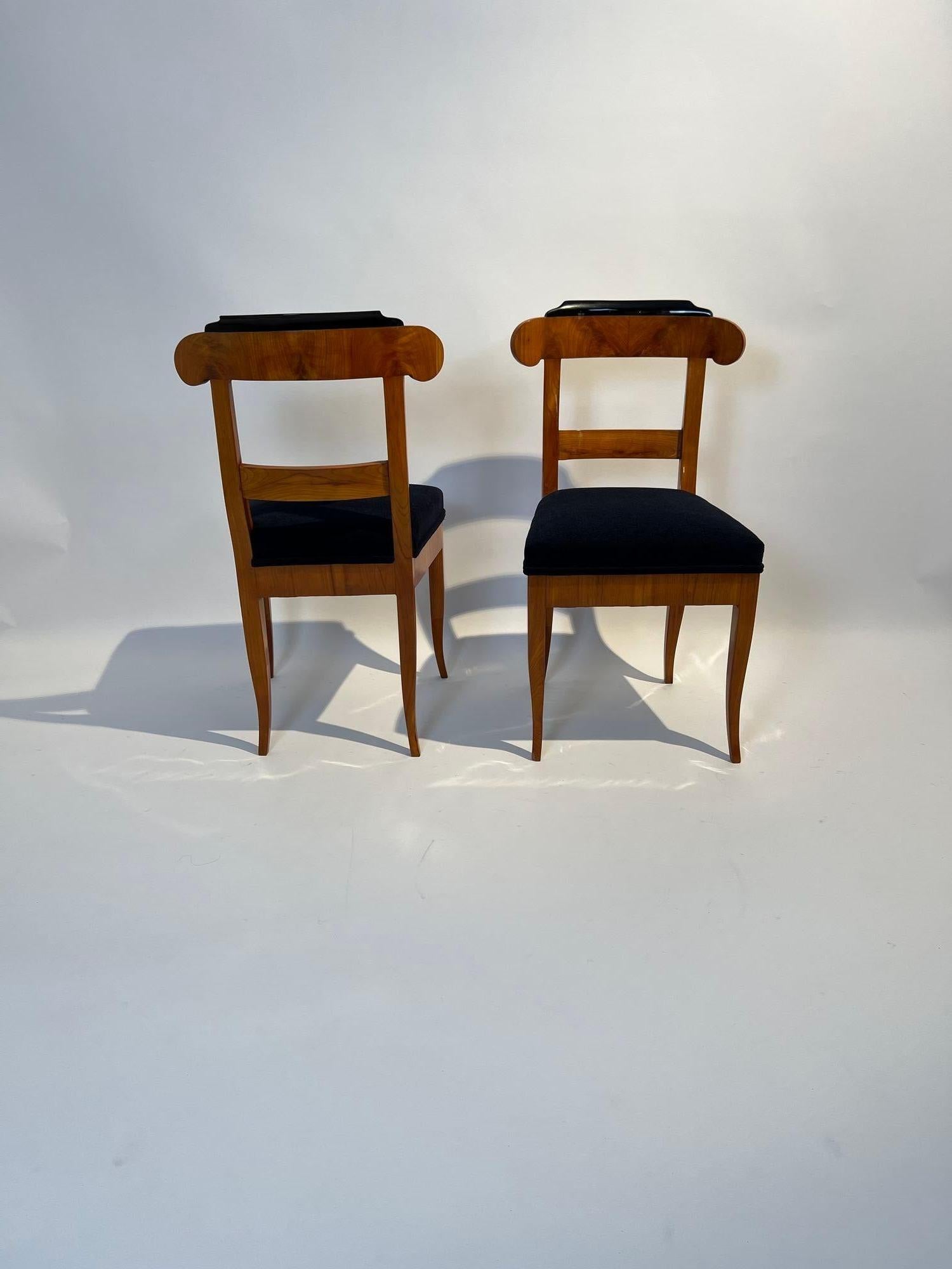 Set of Five Biedermeier Chairs, Cherry Wood, Germany circa 1830 For Sale 8