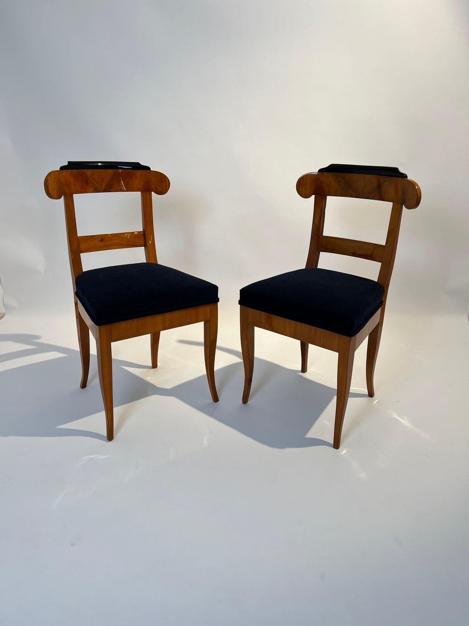Set of Five Biedermeier Chairs, Cherry Wood, Germany circa 1830 For Sale 10
