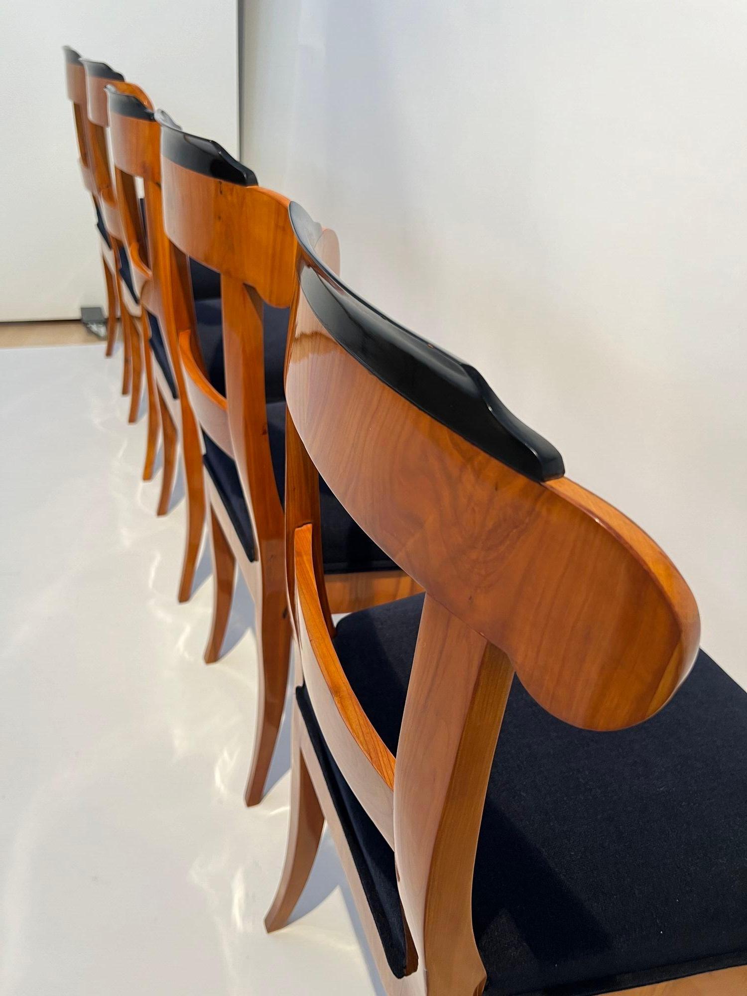 Fünf Biedermeier Stühle, Kirsche Wood, Deutschland um 1830 (Samt) im Angebot