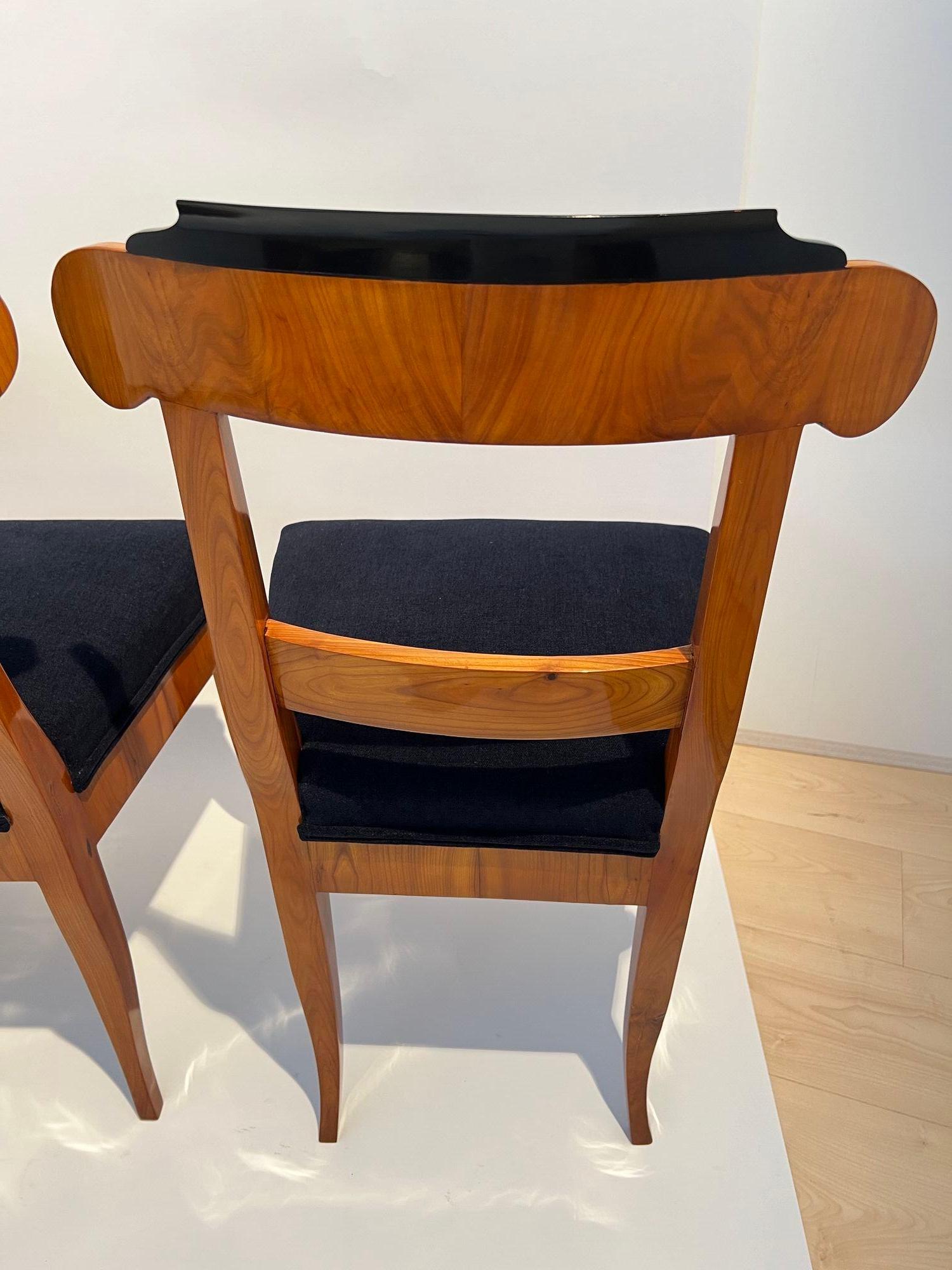 Set of Five Biedermeier Chairs, Cherry Wood, Germany circa 1830 For Sale 3
