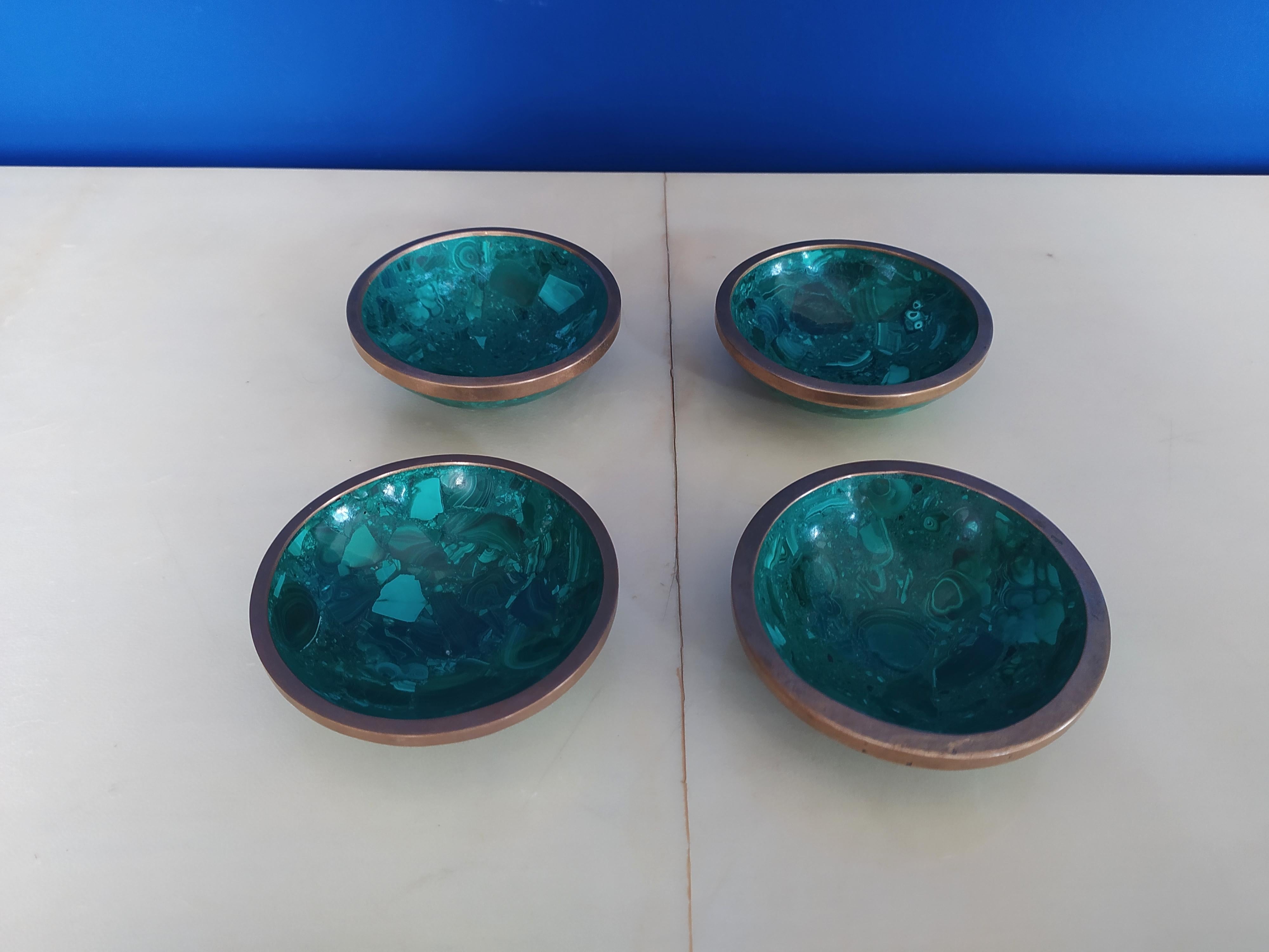 European Set of Five Bowls in Malachite and Brass in Excellent Condition For Sale