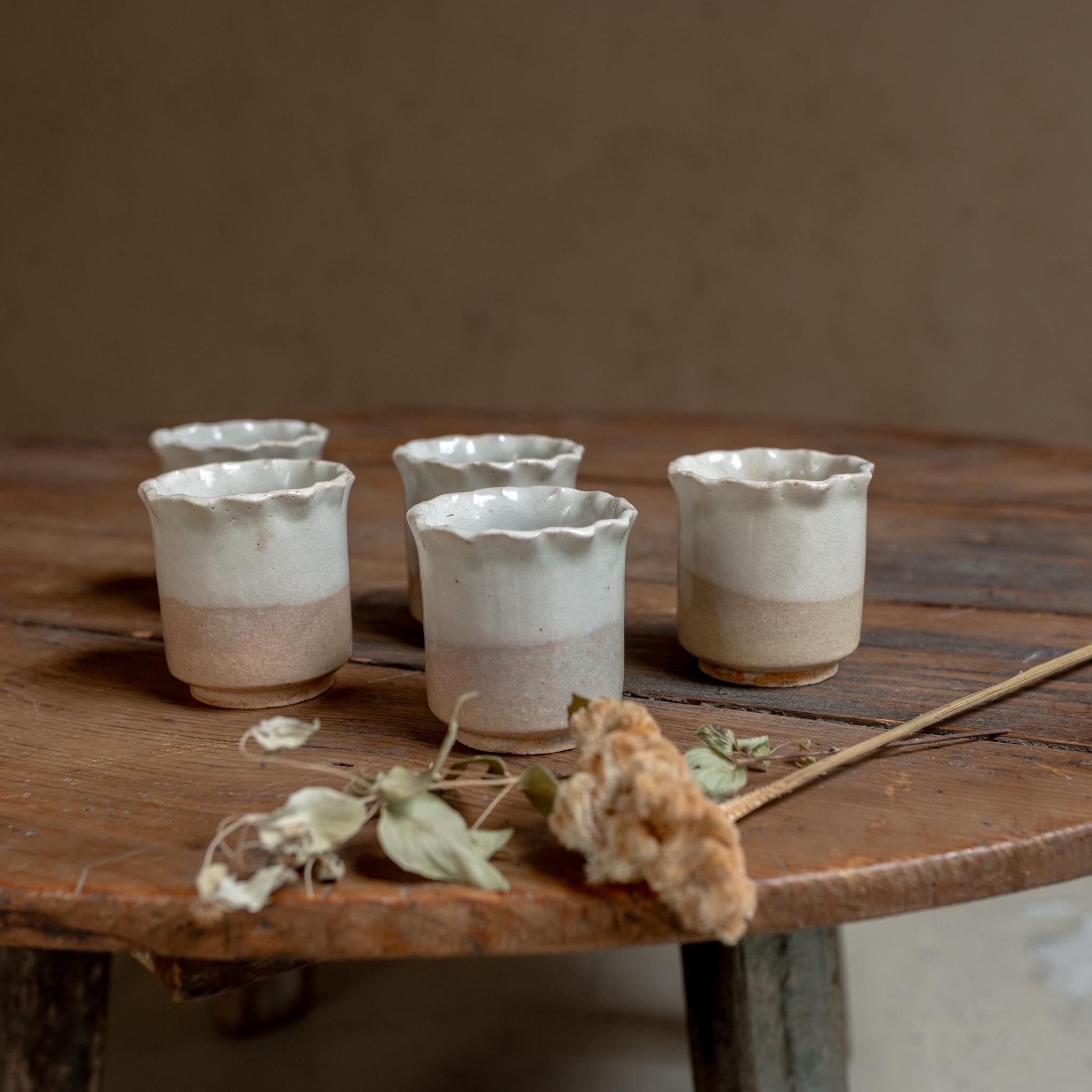 Giapponese Set di cinque tazze in ceramica di Kitaoji Rosanjin, Giappone, metà del XX secolo in vendita