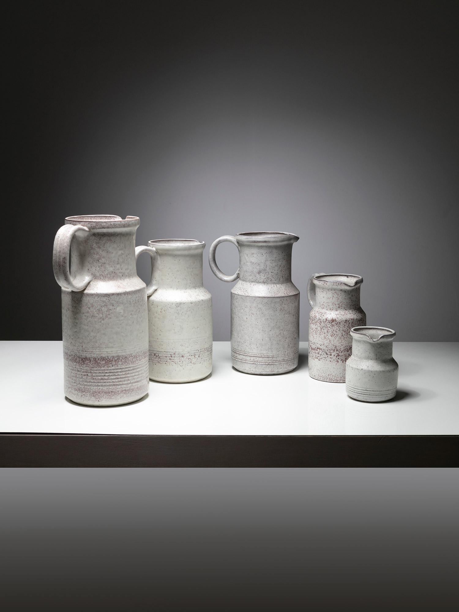 Set di cinque brocche in ceramica di Alessio Tasca, Italia, anni '70 In condizioni buone in vendita a Milan, IT