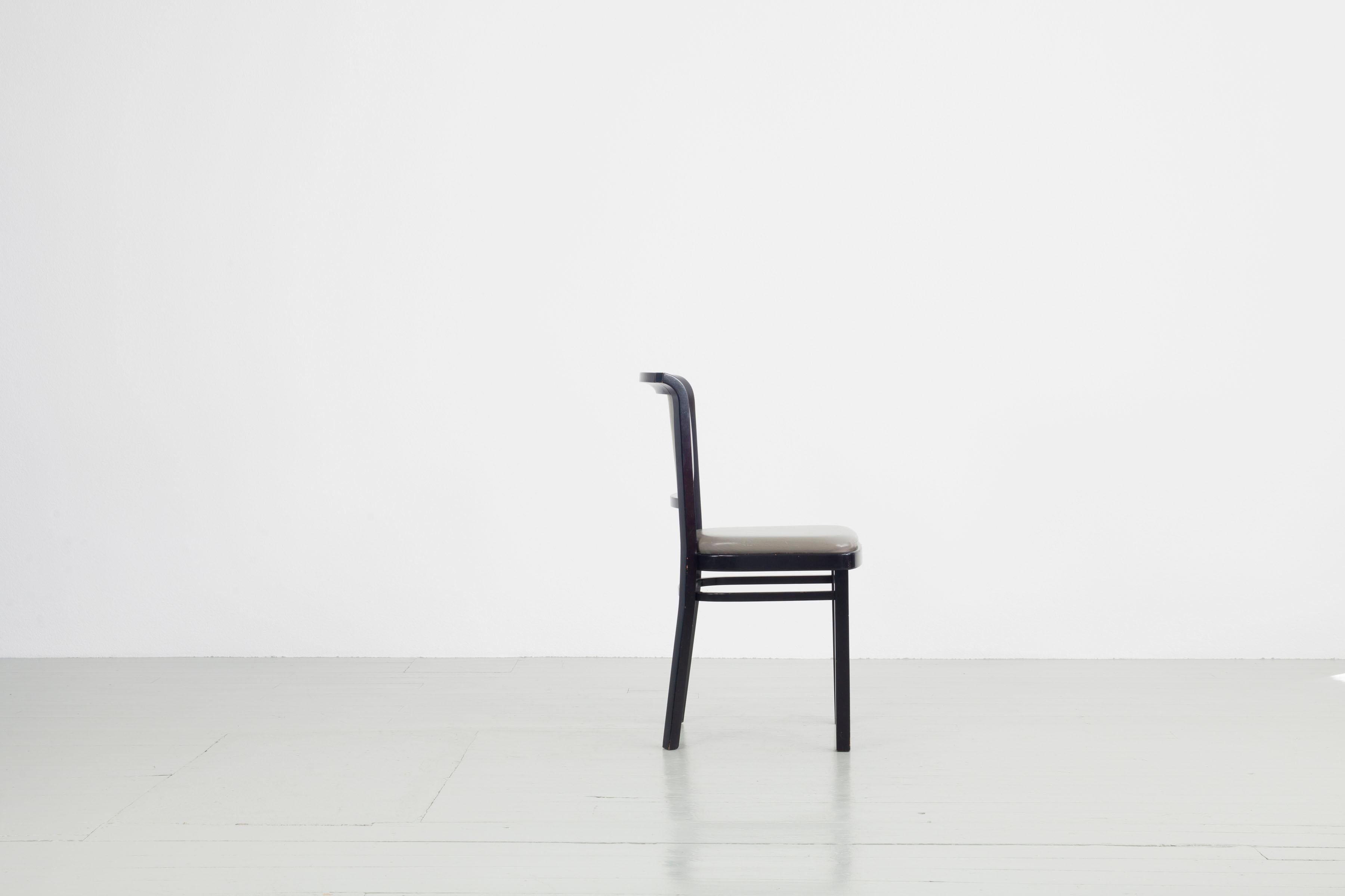 Mid-Century Modern Ensemble de cinq chaises par Thonet, Vienne en vente