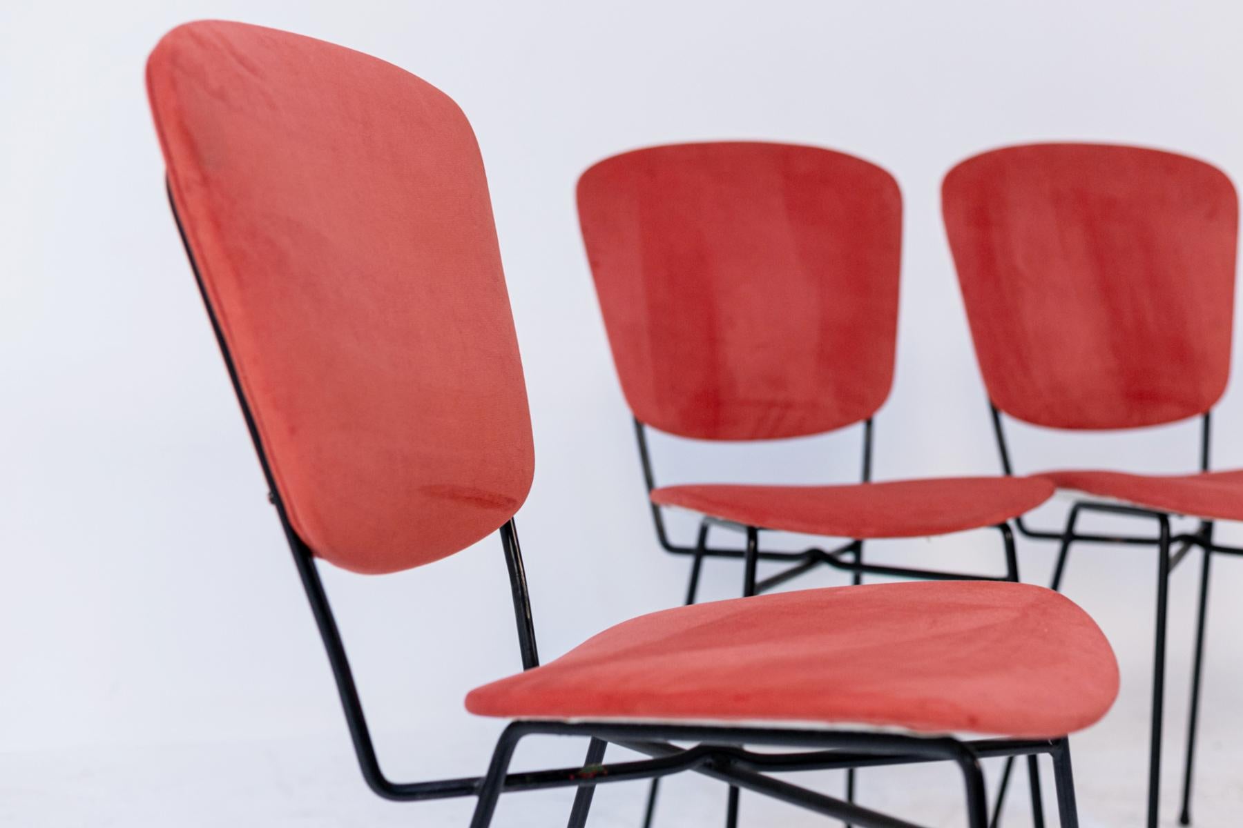 Mid-Century Modern Set of Five Chairs Produced by Doro Cuneo in Iron and Red Cotton