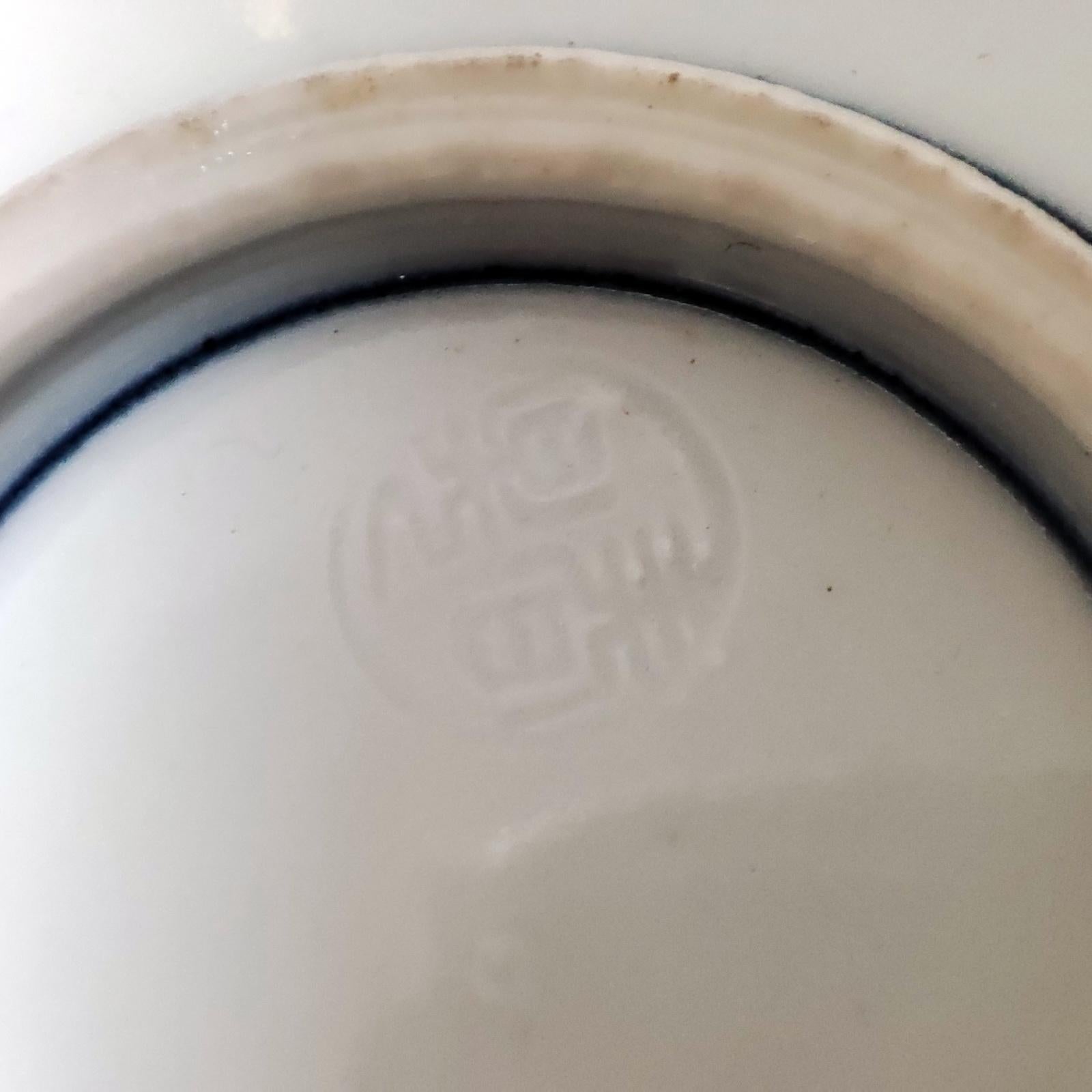 Porcelaine Ensemble de cinq soucoupes chinoises, milieu du 20e siècle en vente