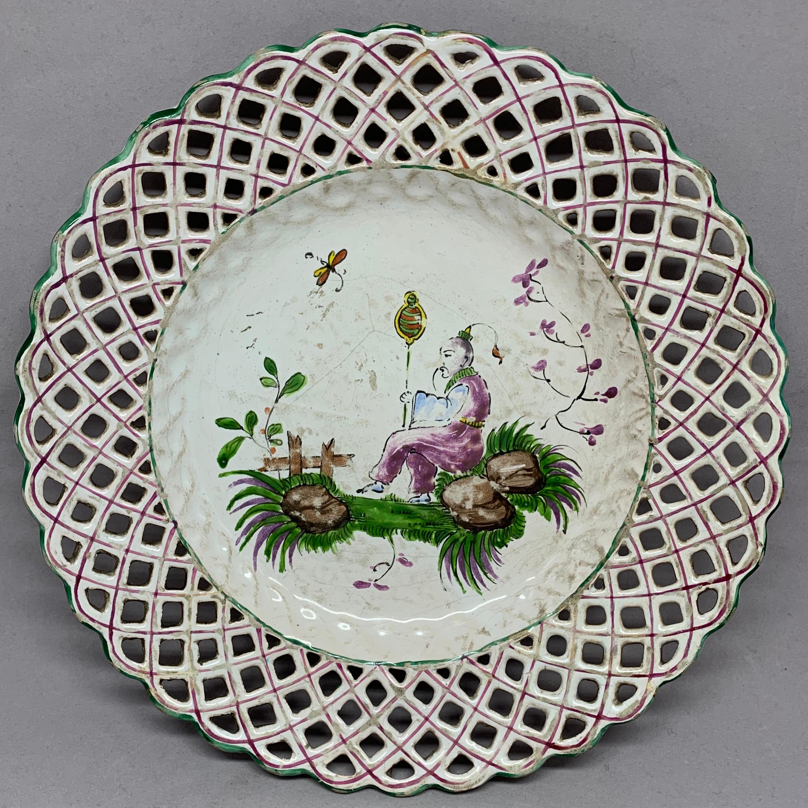 Set von fünf Chinoiserie- Fayence-Tellern (19. Jahrhundert) im Angebot