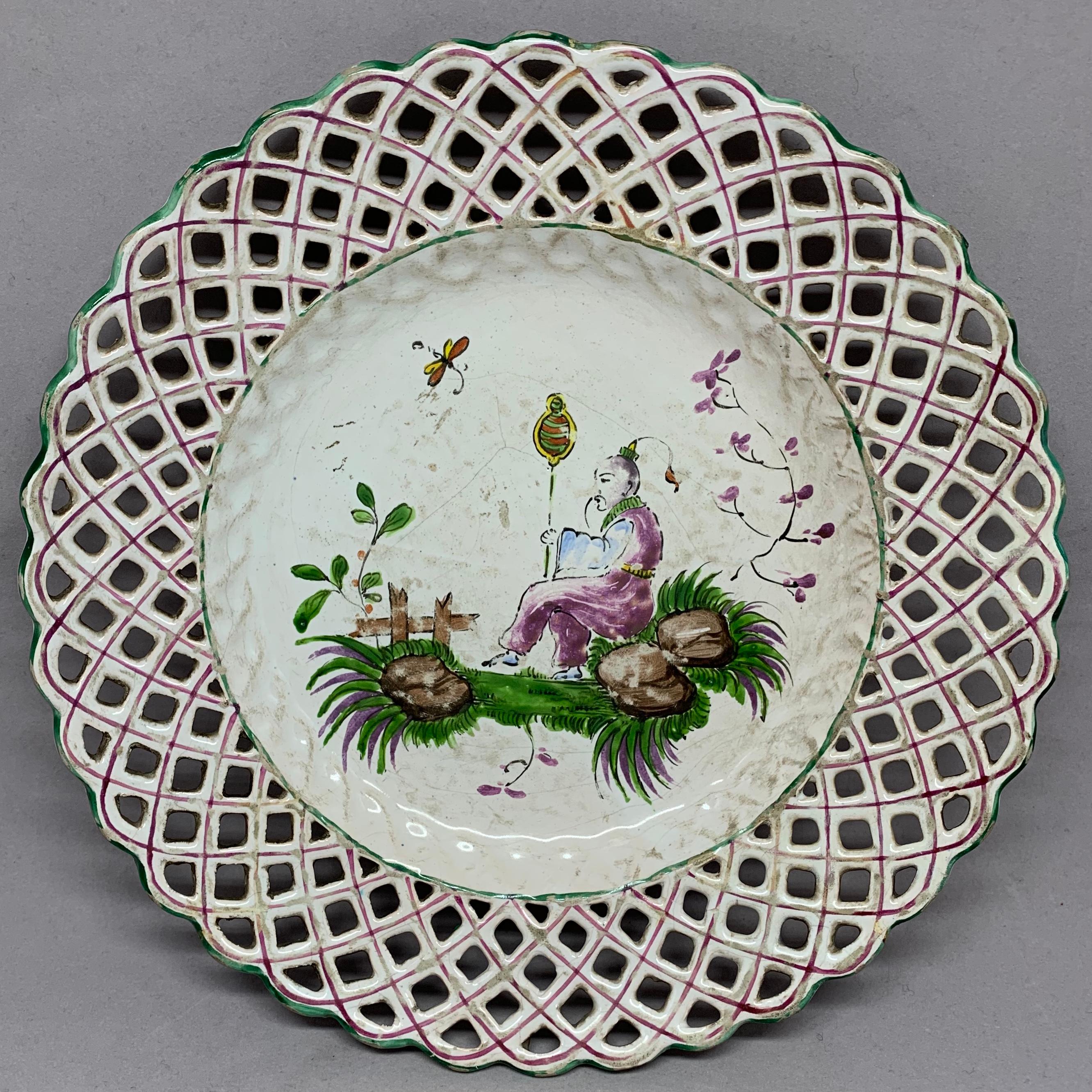 Ensemble de cinq plats en faïence de style chinoiseries Bon état - En vente à New York, NY