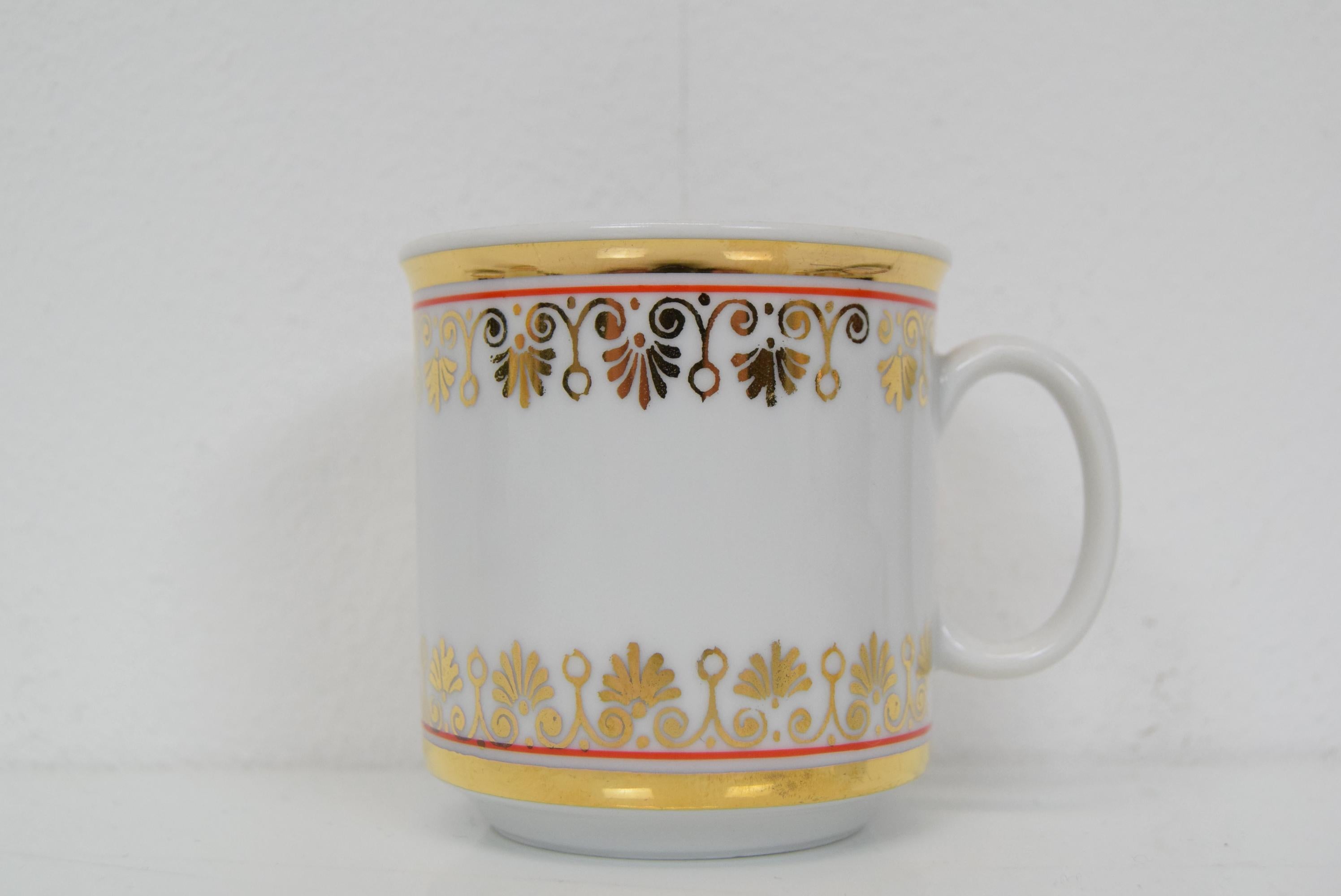 Juego de cinco tazas y platillos de la empresa Epiag, hacia 1920 en venta 3