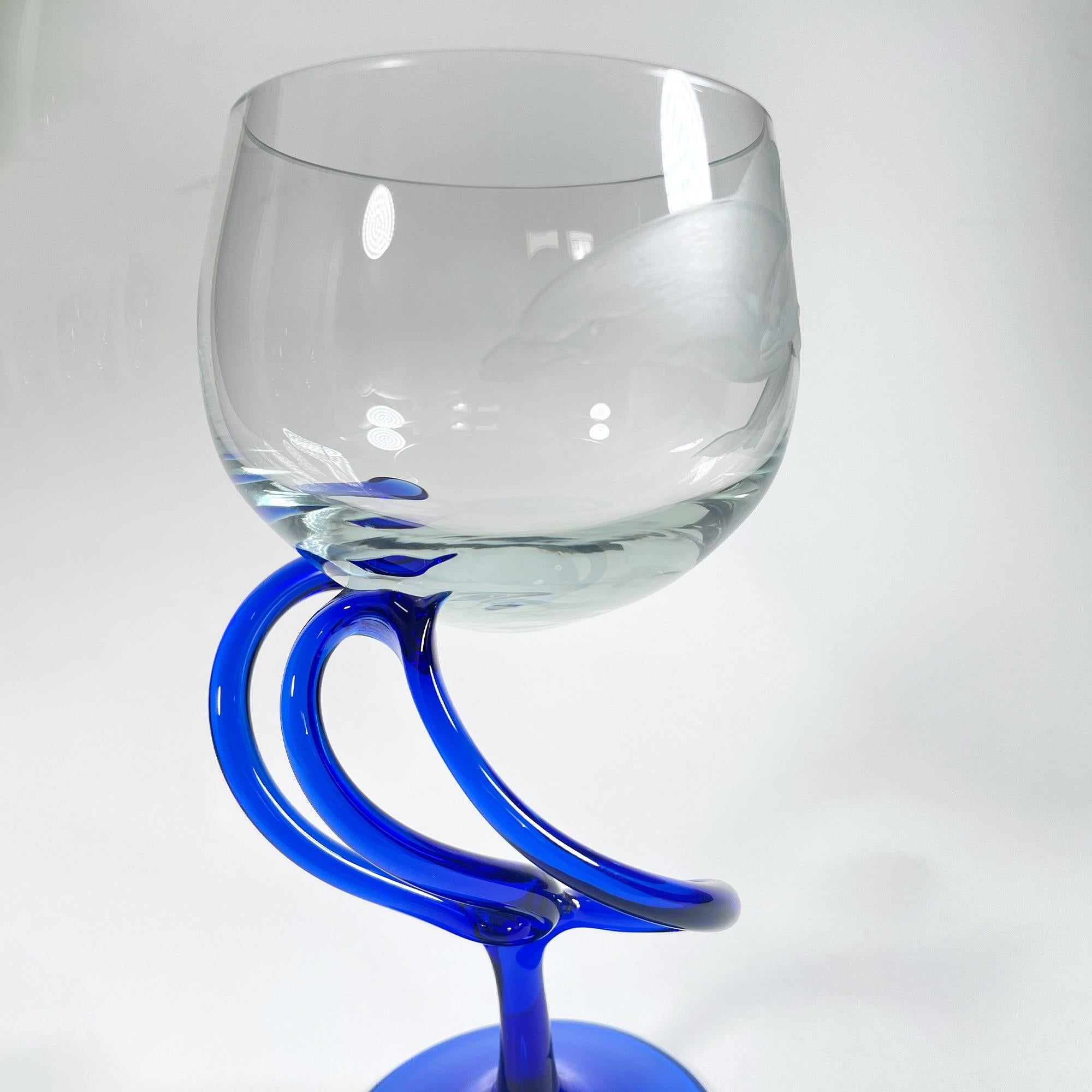 Set of Five Curved Hand-Engraved Dolphin Motif Murano Wine Glasses – Size L In Good Condition For Sale In PARIS, FR