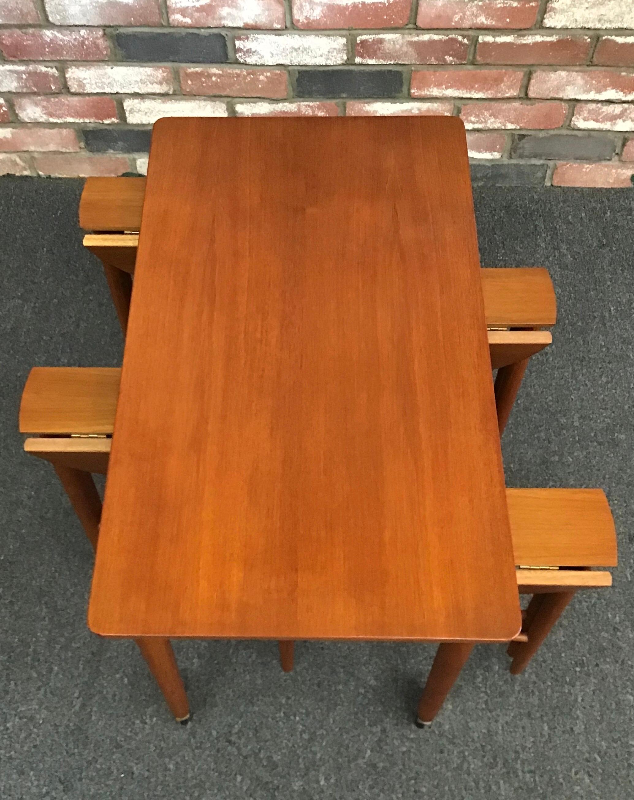 Mid-Century Modern Ensemble de cinq tables gigognes modernes danoises par Carlo Jensen pour Hundevad en vente