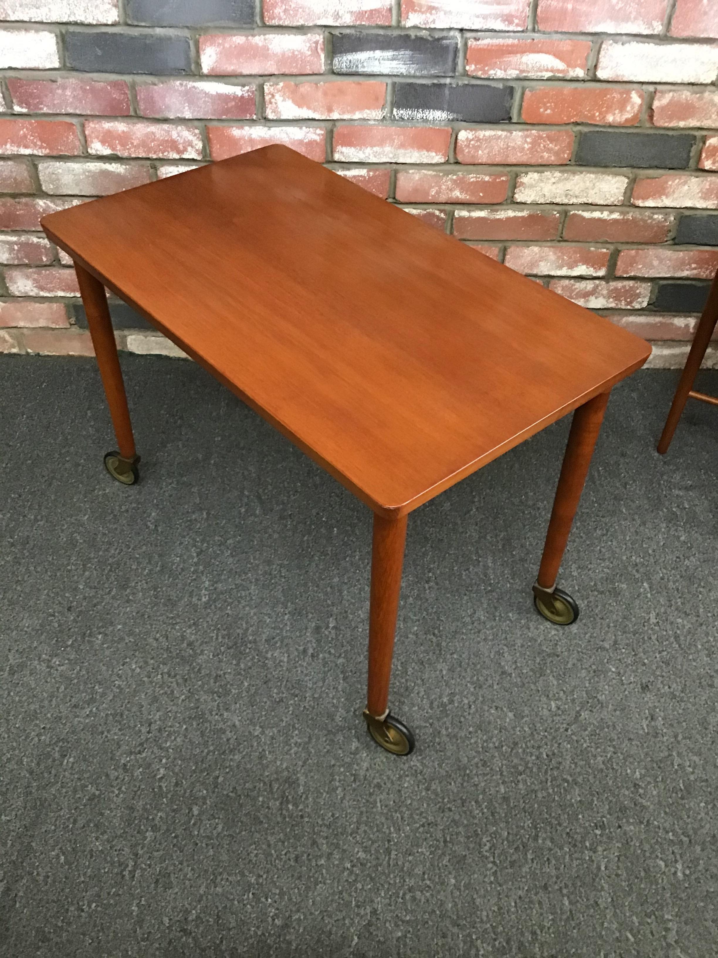 20th Century Set of Five Danish Modern Nesting Tables by Carlo Jensen for Hundevad For Sale