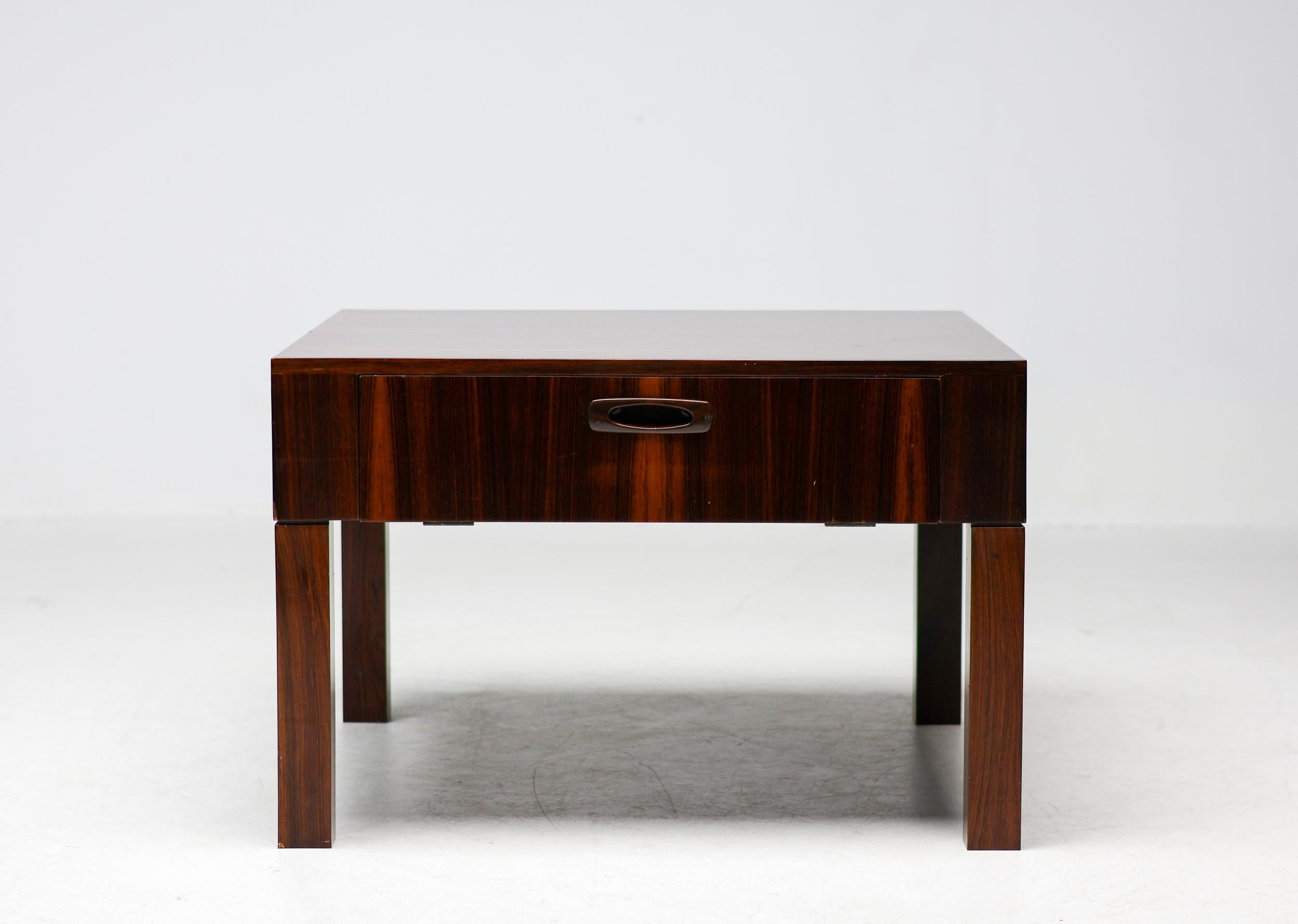 Ensemble de cinq tables à plateaux danoises modernes en bois de rose en vente 4