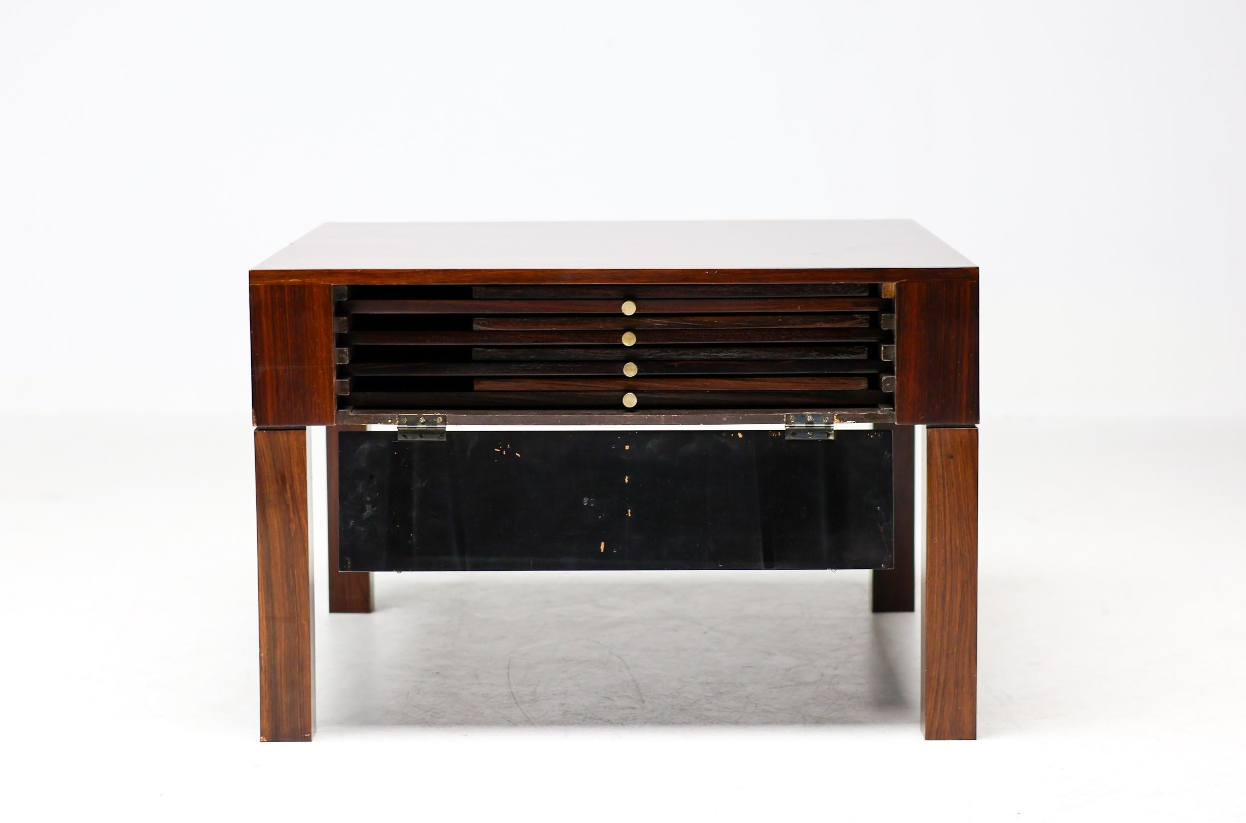 Scandinave moderne Ensemble de cinq tables à plateaux danoises modernes en bois de rose en vente
