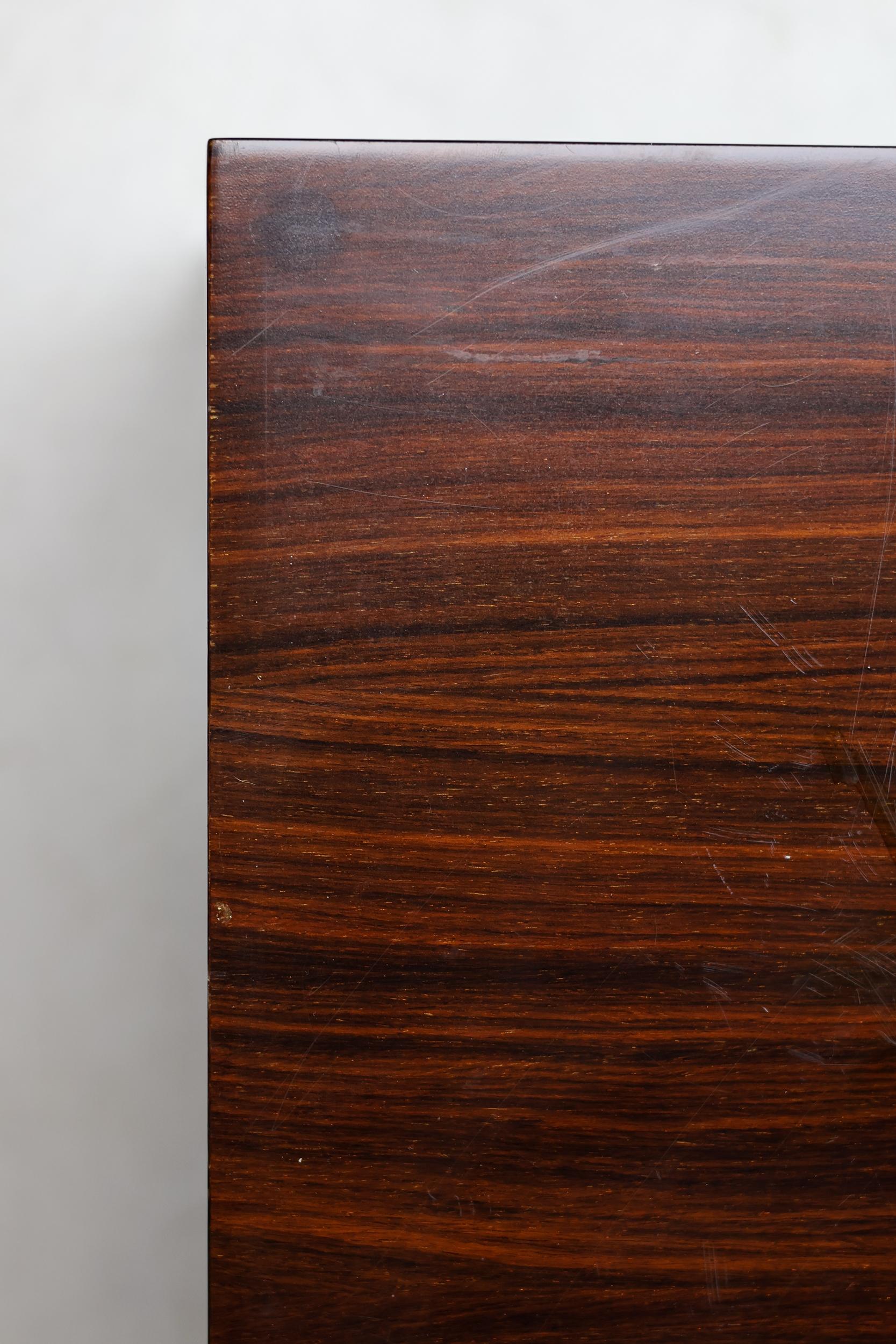 Milieu du XXe siècle Ensemble de cinq tables à plateaux danoises modernes en bois de rose en vente