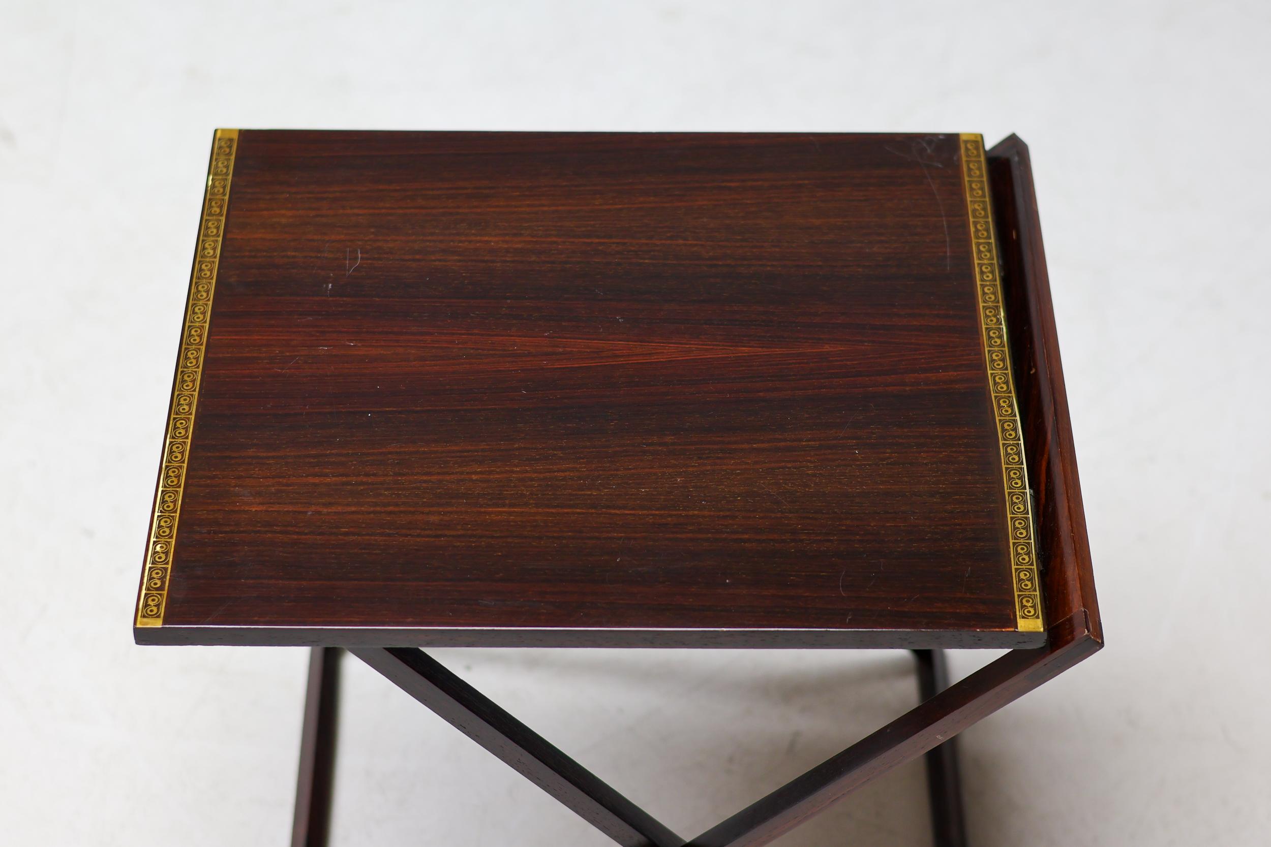 Laiton Ensemble de cinq tables à plateaux danoises modernes en bois de rose en vente