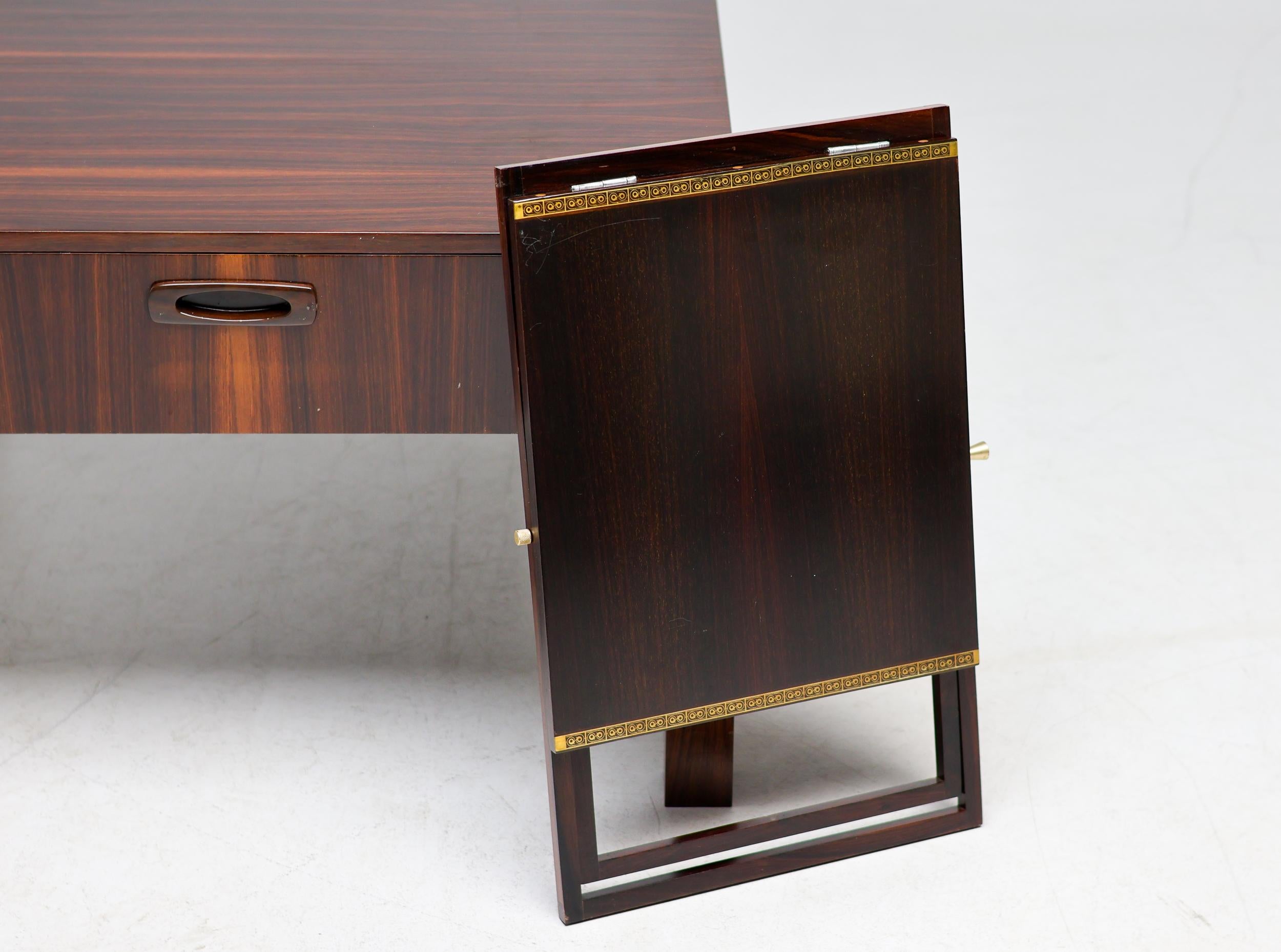 Ensemble de cinq tables à plateaux danoises modernes en bois de rose en vente 2