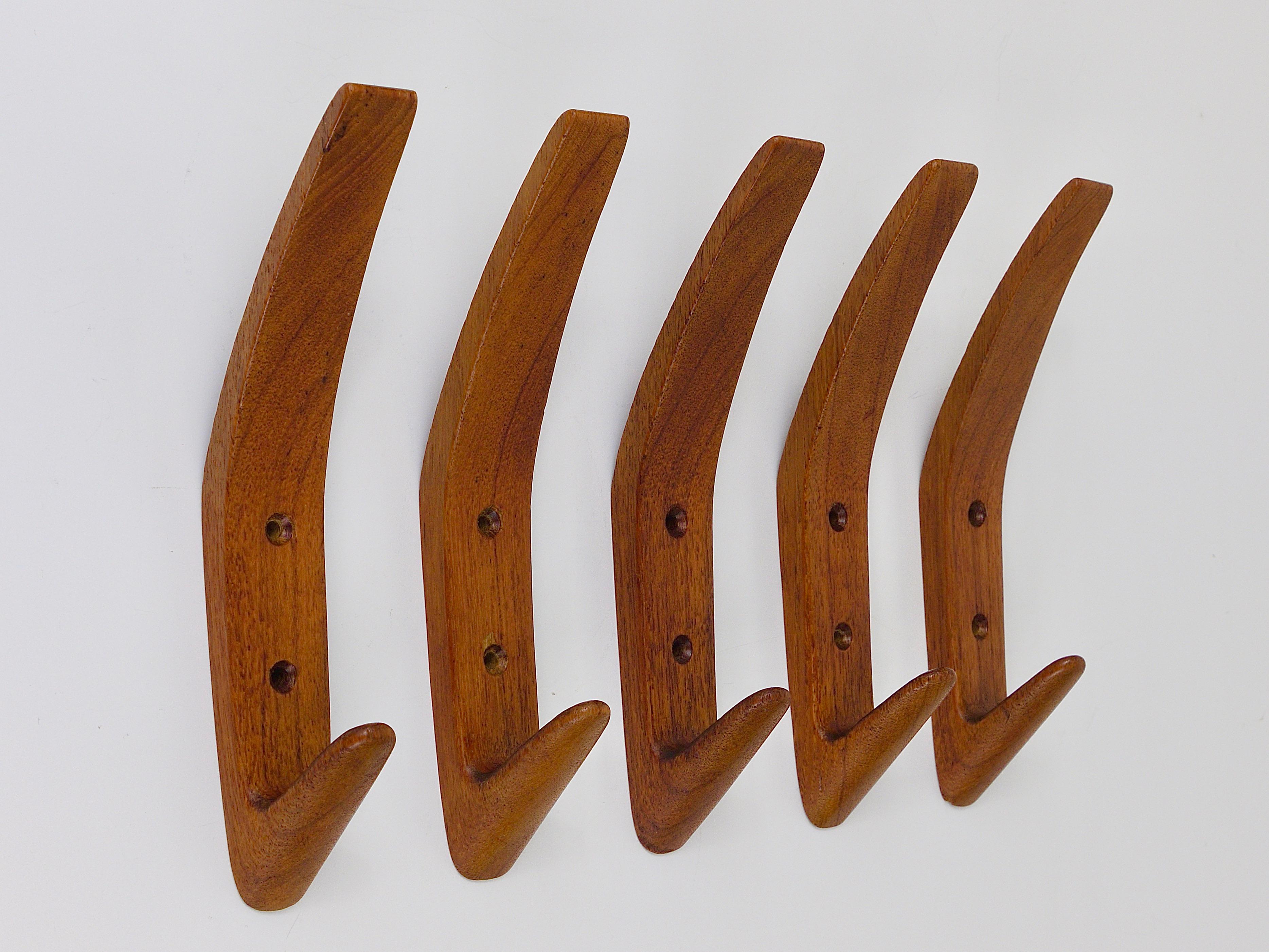 A set of five beautiful Mid-Century wall hooks from the 1950s. Teakwood, made in Denmark, in very good condition.