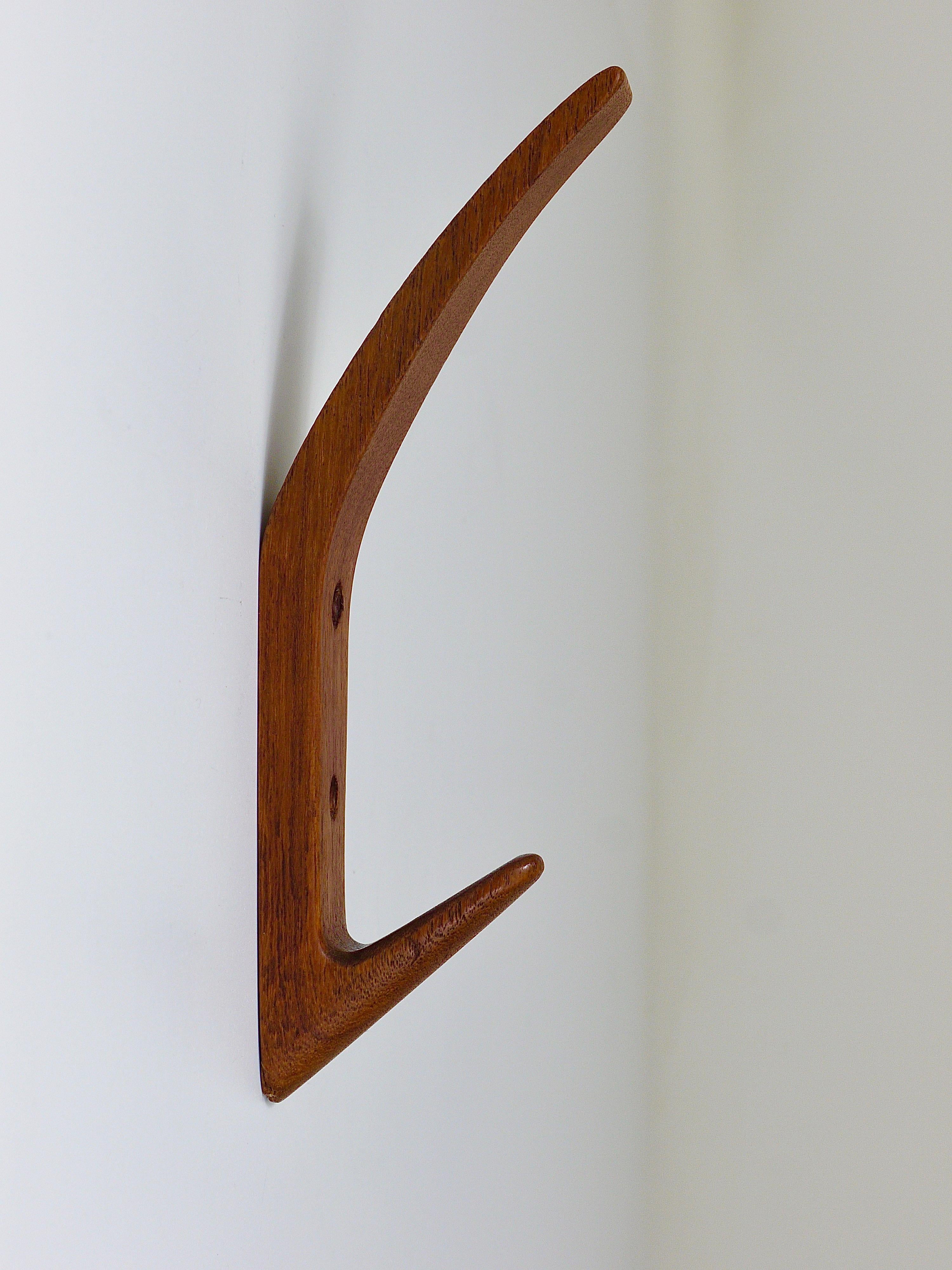 Set of Five Danish Modern Teak Wall Coat Hooks, Denmark, 1950s In Good Condition In Vienna, AT