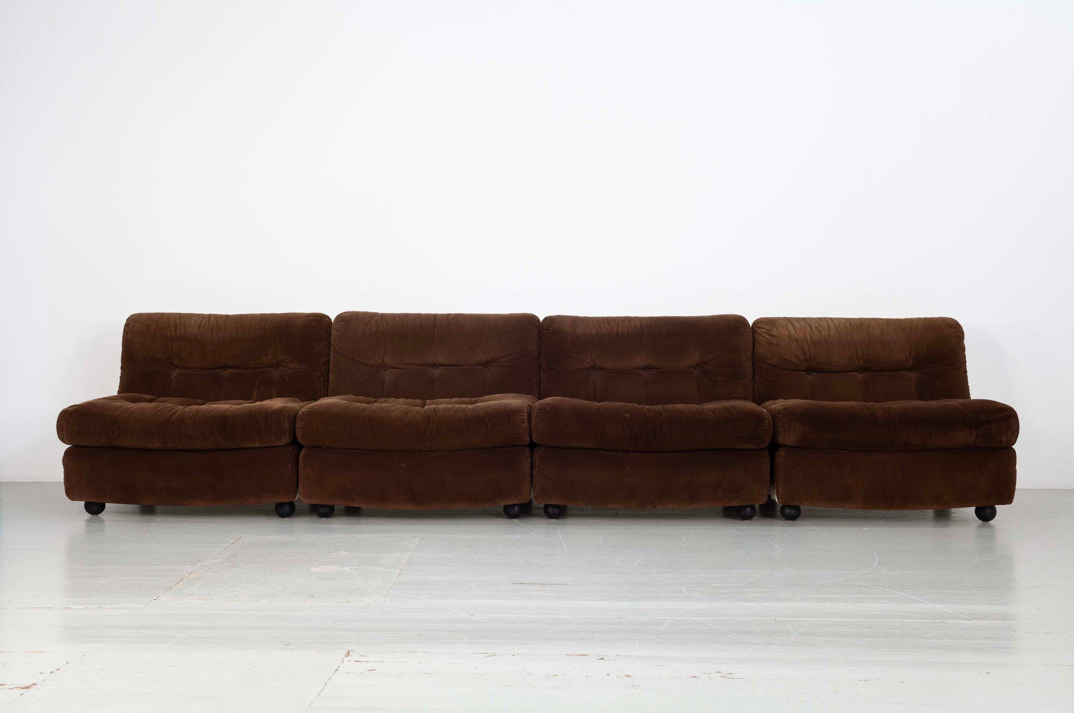 Set of five dark brown modular sofa elements, by Mario Bellini for C&B Italia. en vente 6