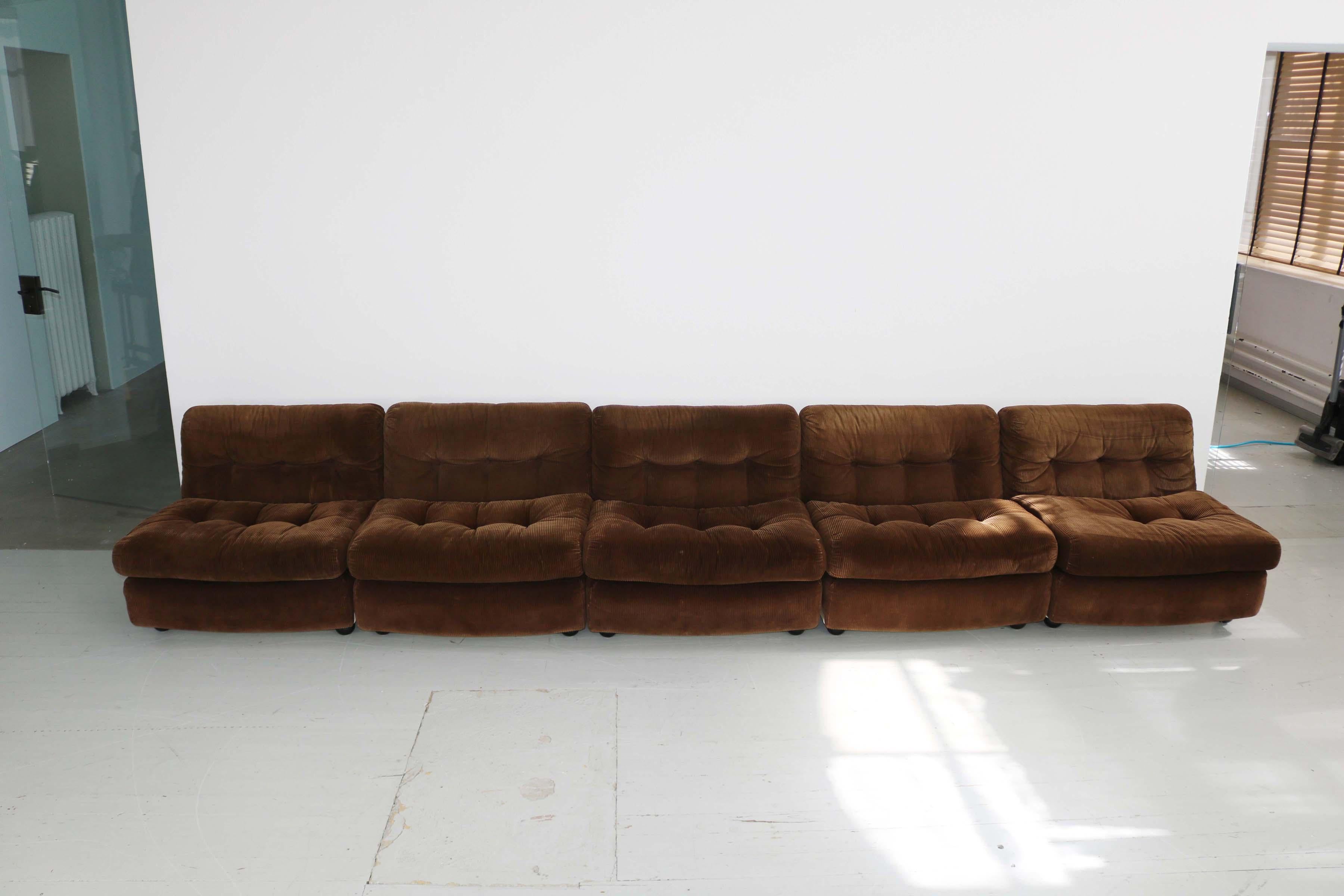 Set of five dark brown modular sofa elements, by Mario Bellini for C&B Italia. en vente 9
