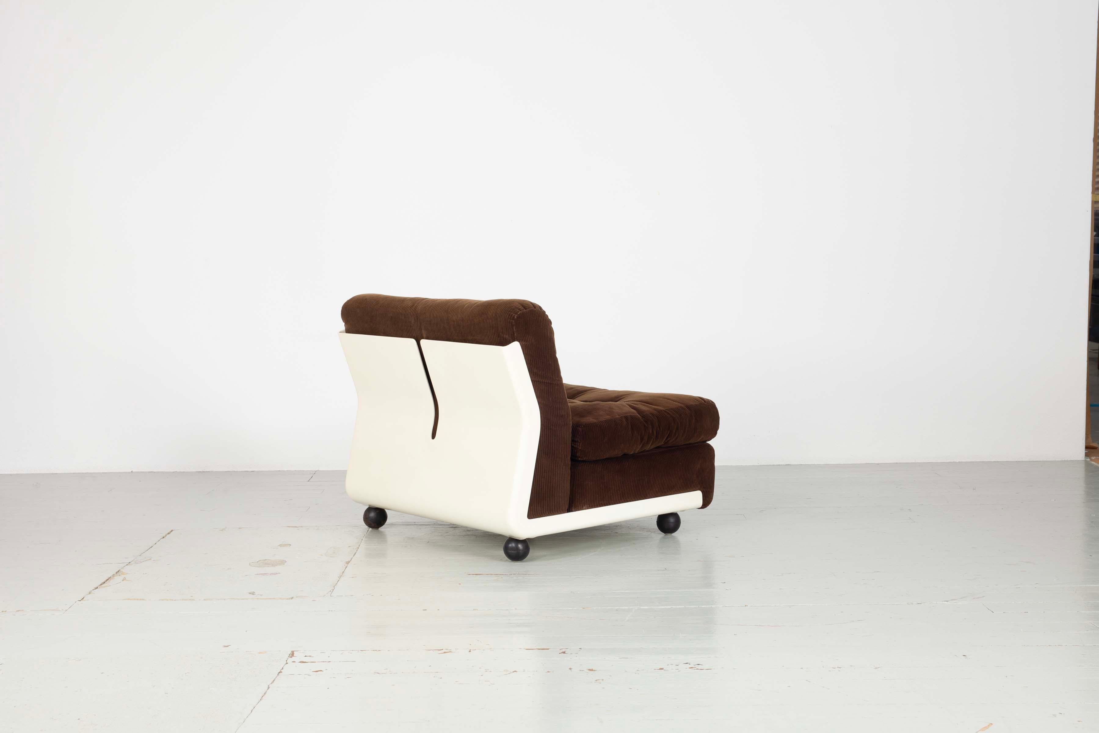 Milieu du XXe siècle Set of five dark brown modular sofa elements, by Mario Bellini for C&B Italia. en vente