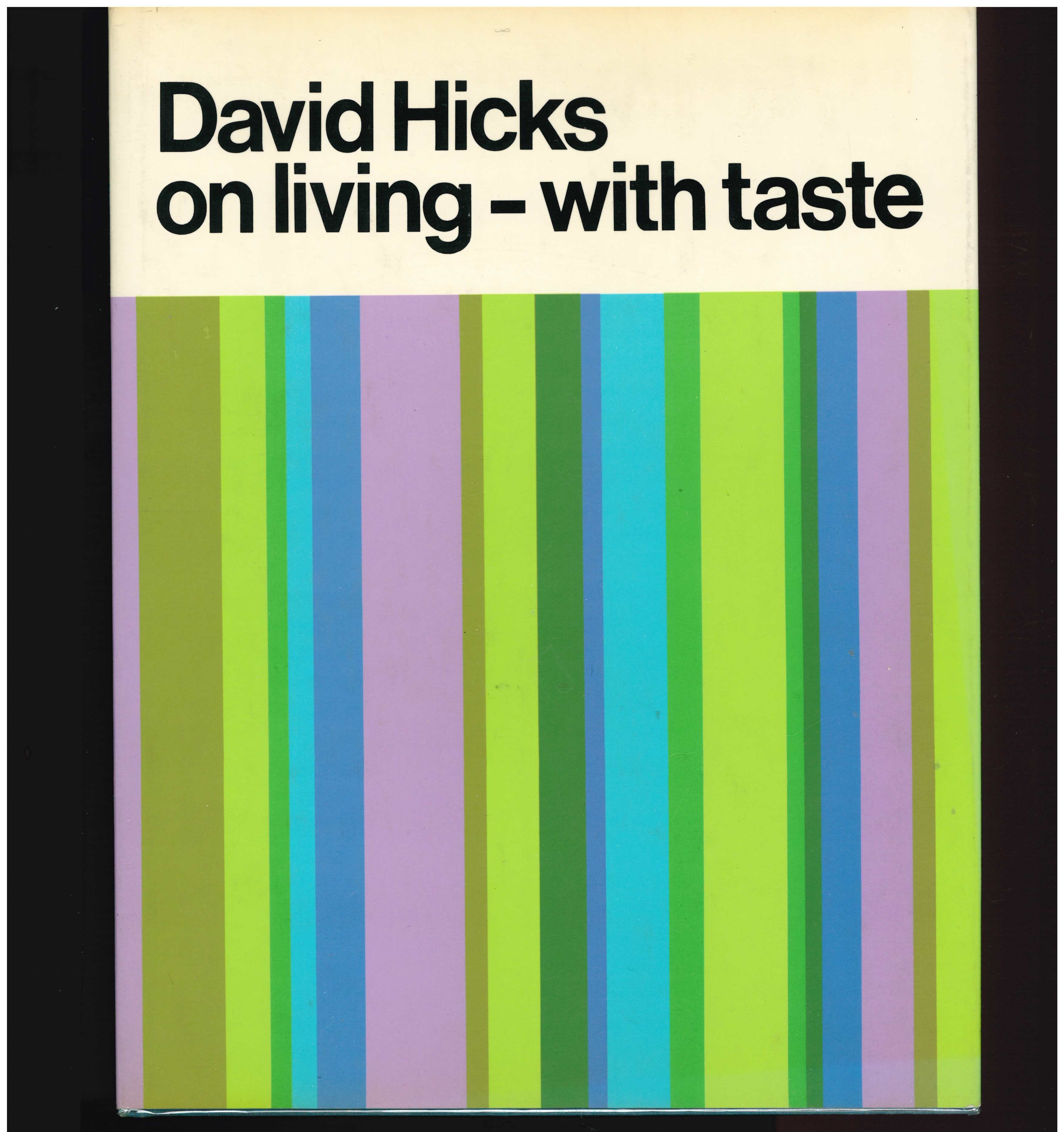 Un très bon ensemble de cinq livres classiques de décoration d'intérieur de David Hicks, le très recherché et très estimé designer et décorateur anglais. Life Magazine 1972 a fait référence aux livres de David Hicks en ces termes : 