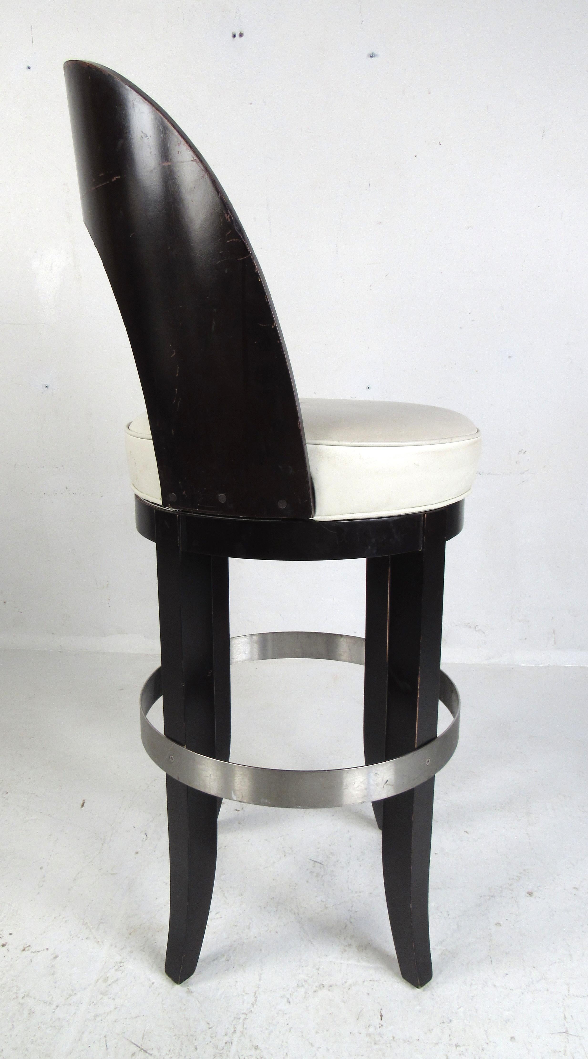 Set of Five Decorator Style Contemporary Swivel Stools In Good Condition For Sale In Brooklyn, NY