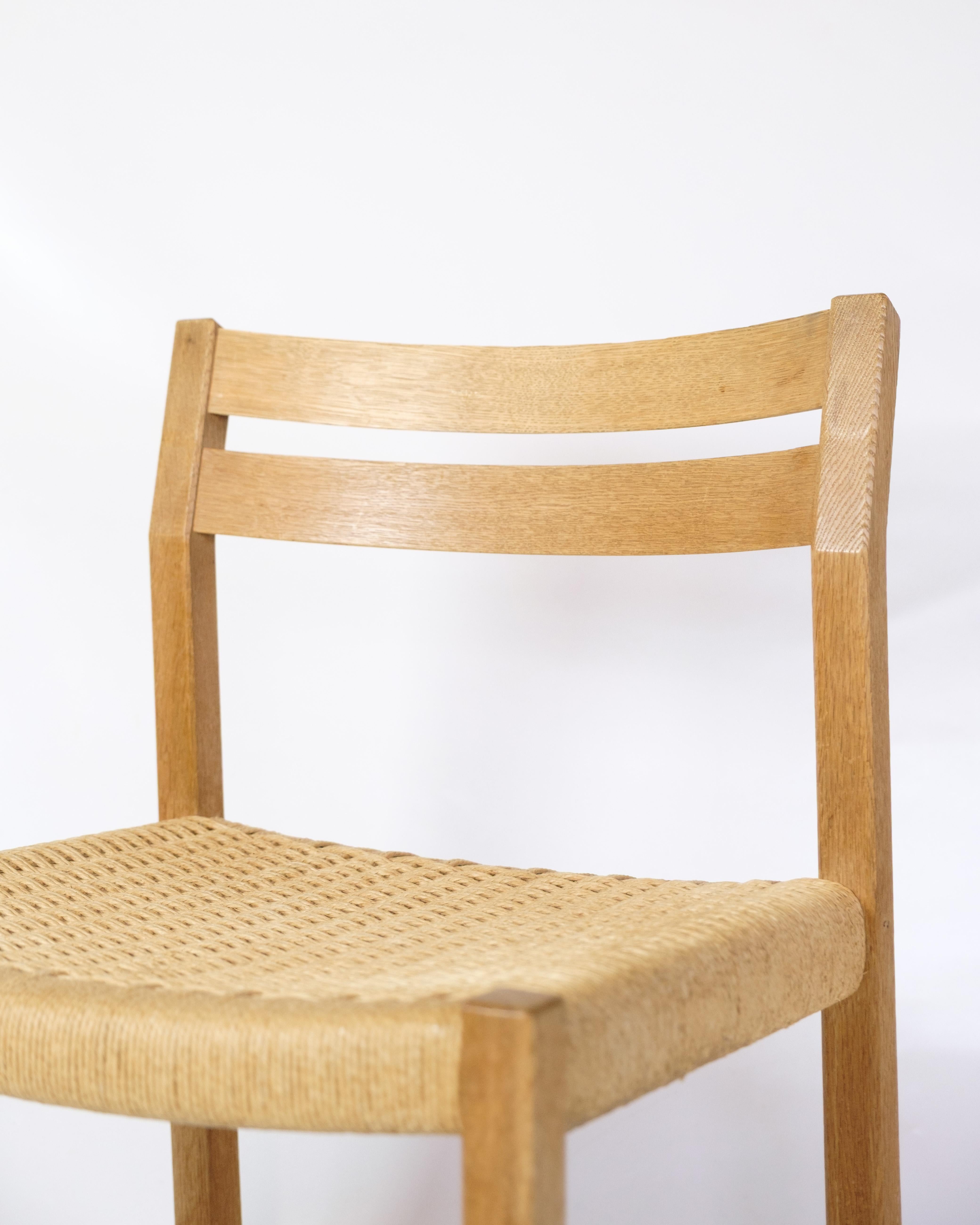 Danese Set di cinque sedie da pranzo modello 401 in Oak di Jørgen H. Møller degli anni '60 in vendita