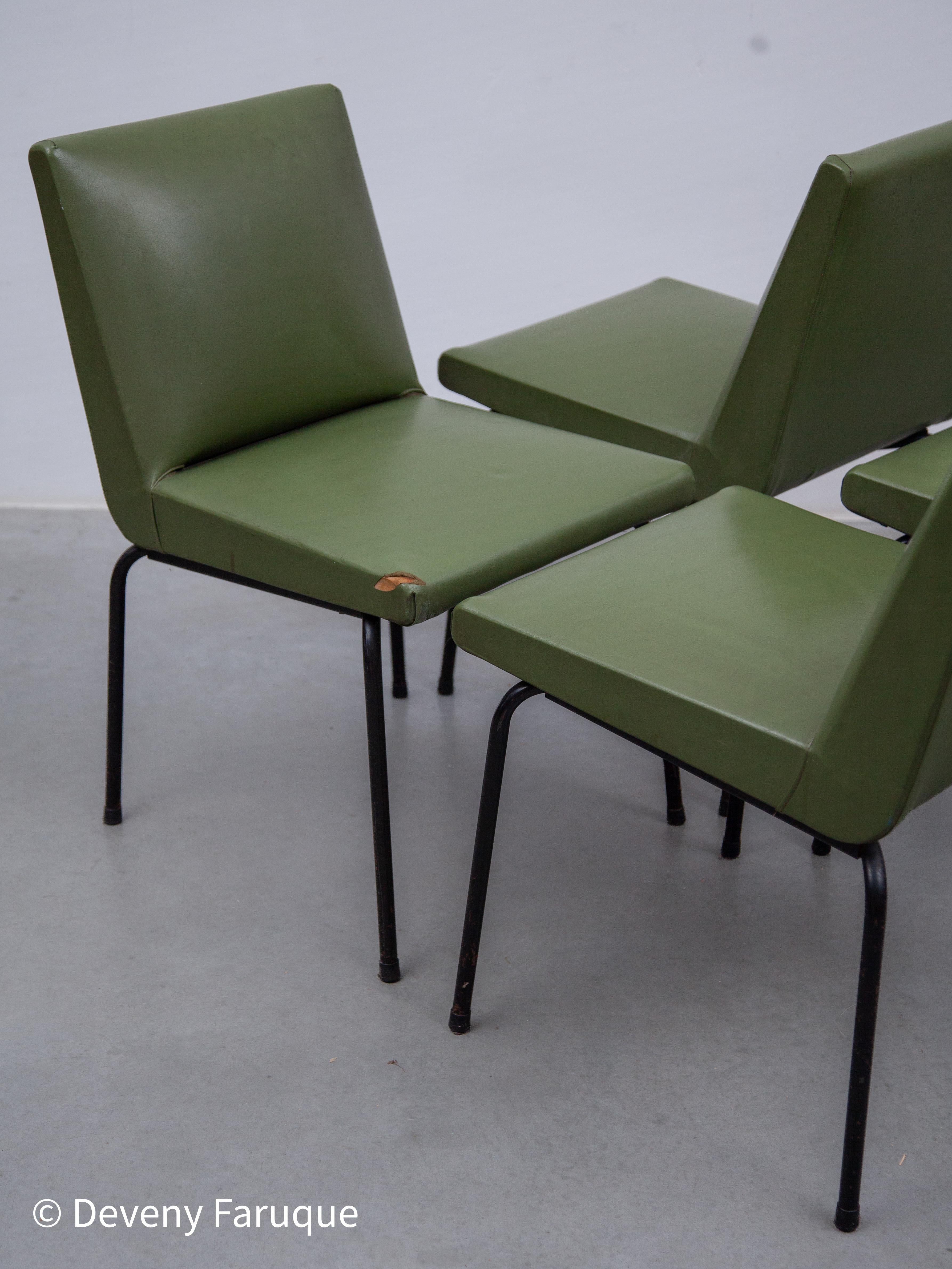 Ensemble de cinq chaises de salle à manger conçu par Pierre Guariche pour Meurop, Belgique en vente 9