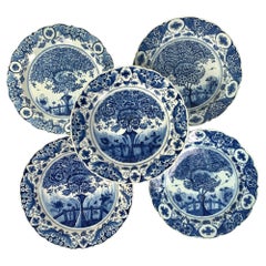 Juego de cinco cargadores holandeses de Delft azul y blanco pintados a mano por "The Claw" c.1770