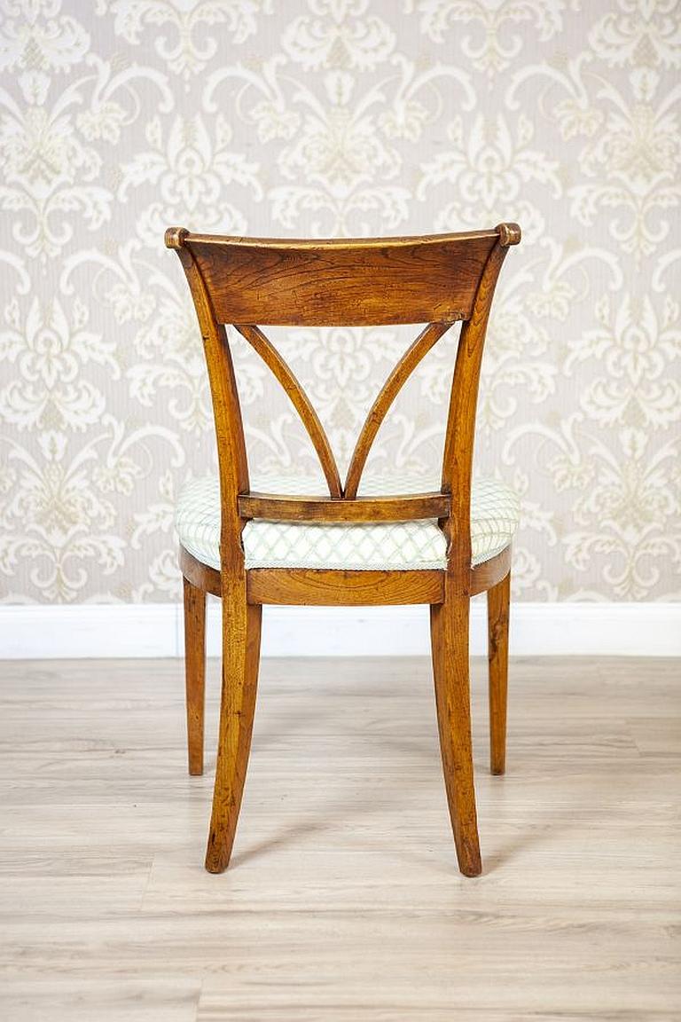Set of Five Elm Chairs from the Early 20th Century in White Upholstery For Sale 3