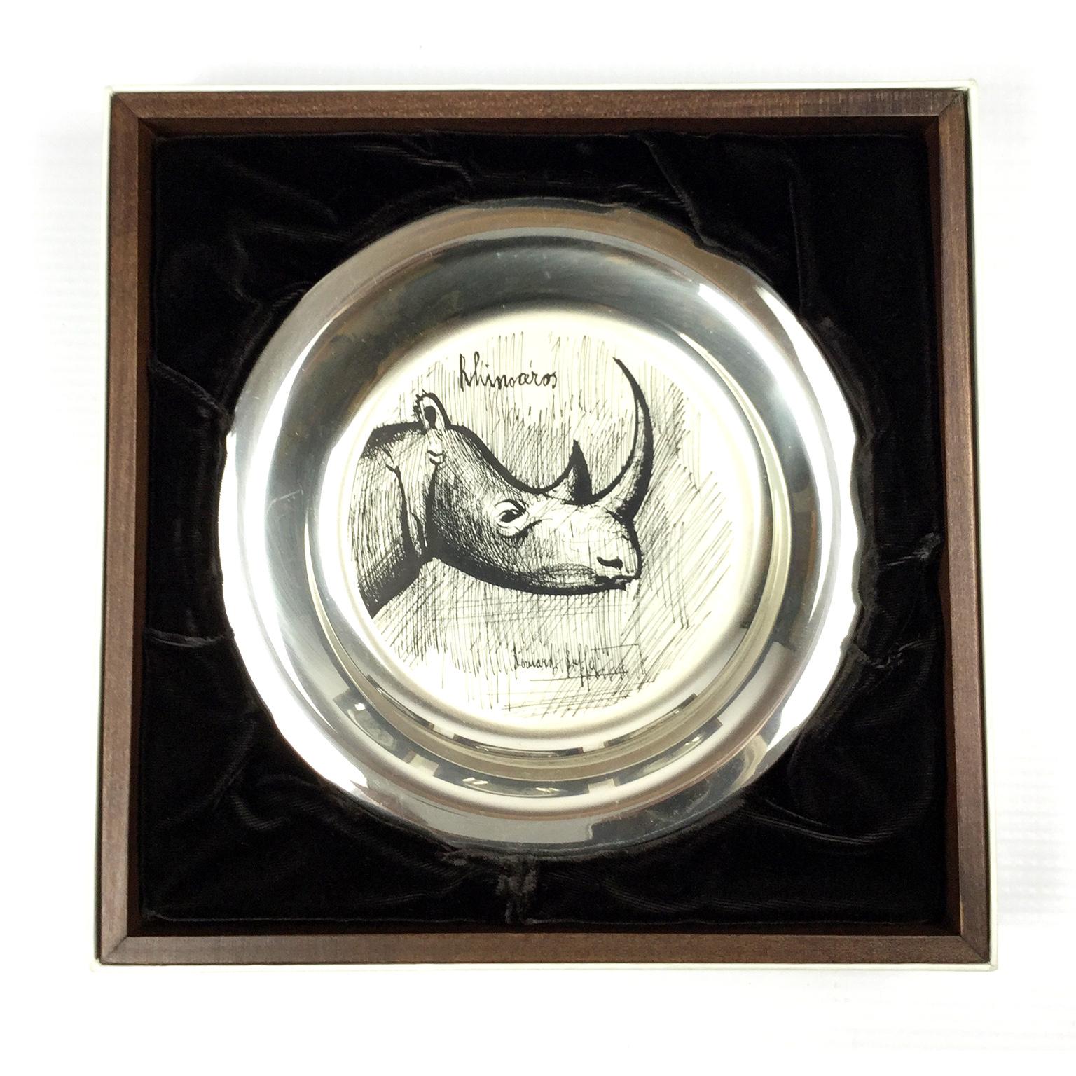 Argento Set di cinque piatti decorativi inglesi in argento inciso di Bernard Buffet in vendita
